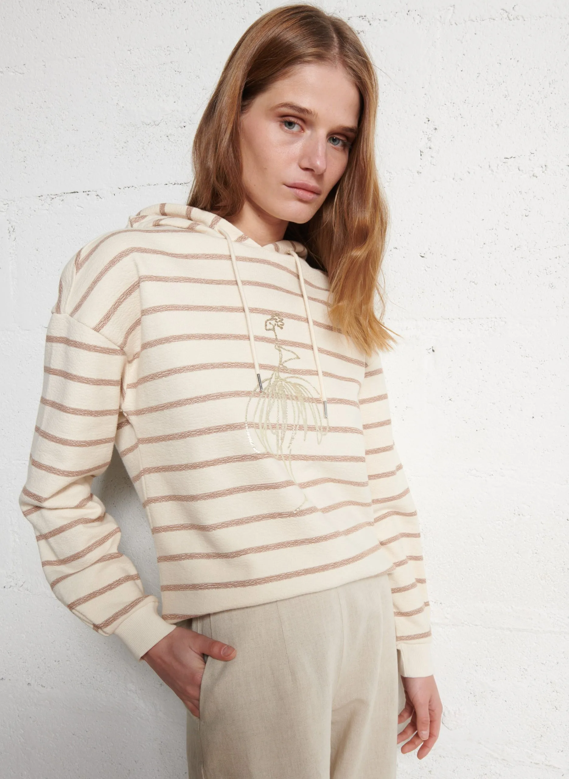 Gestreifter Kapuzenpullover aus Baumwolle Braun MANORI