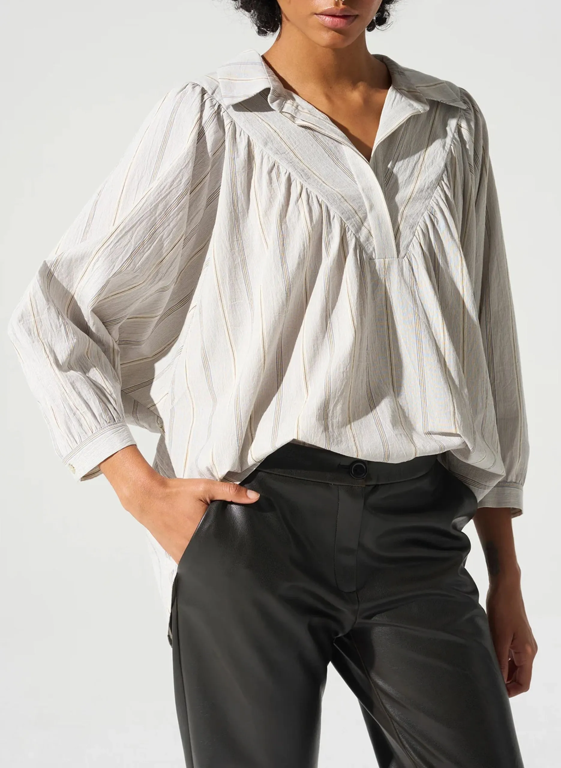 Weite Bluse mit Streifen aus Baumwolle Beige