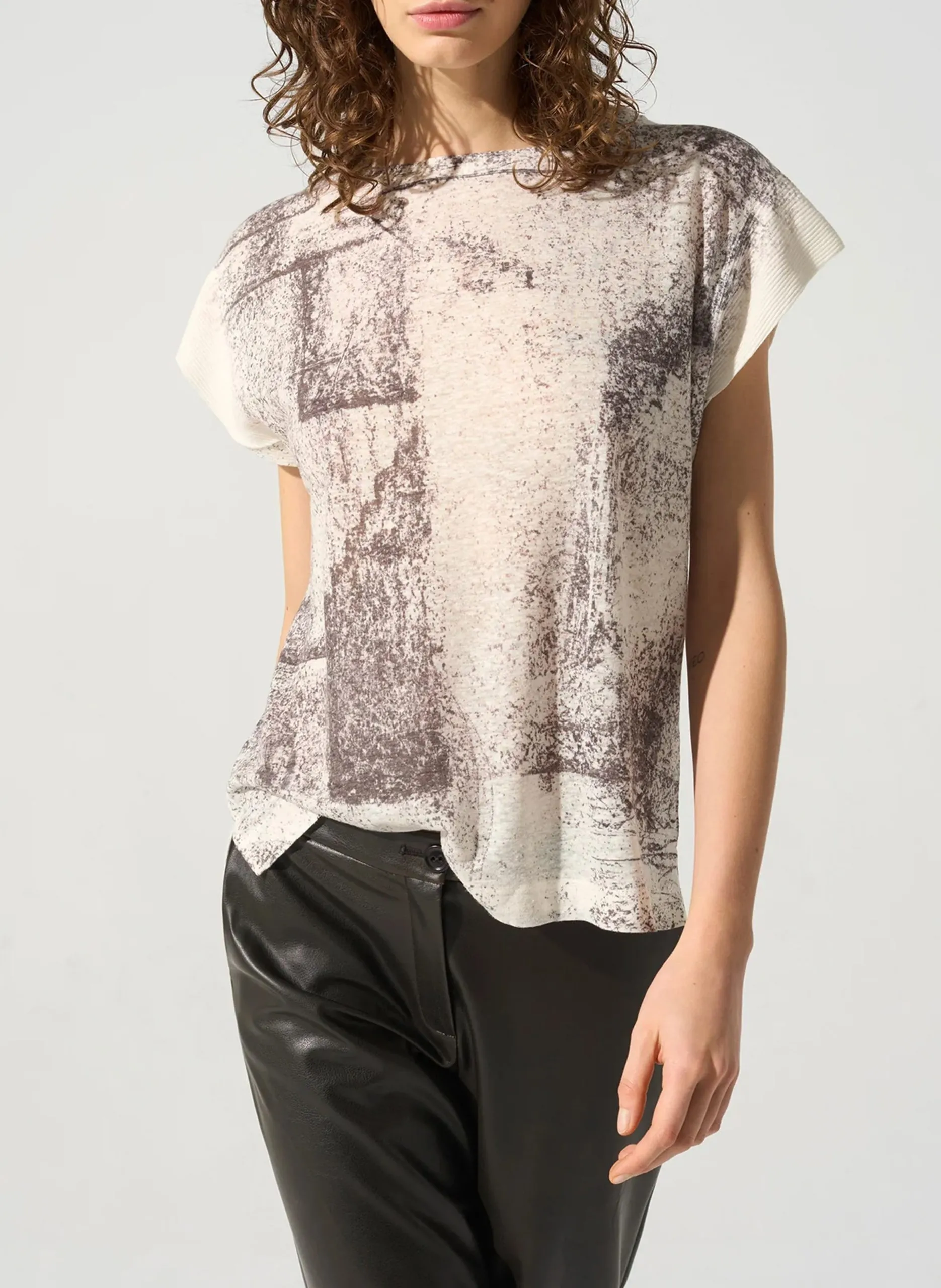 Weich fallendes T-Shirt mit Motiv Schwarz