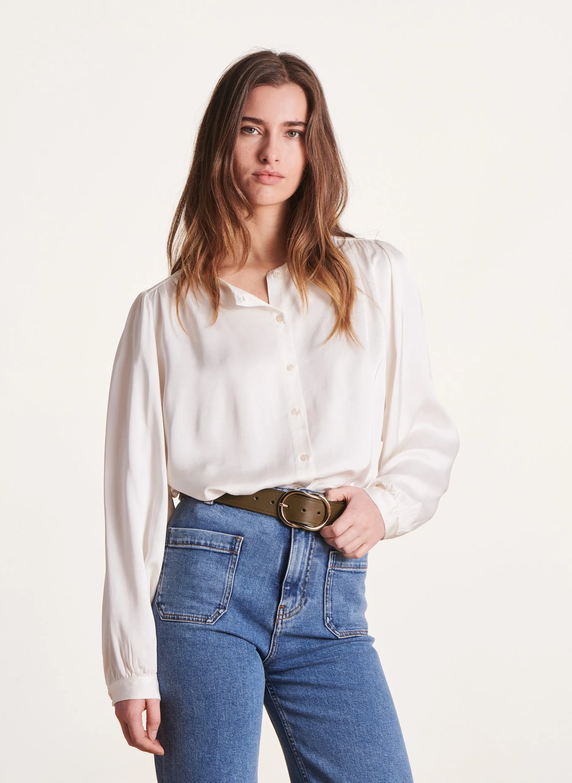 Weites Satinblusenshirt mit Rundhalsausschnitt Weiss