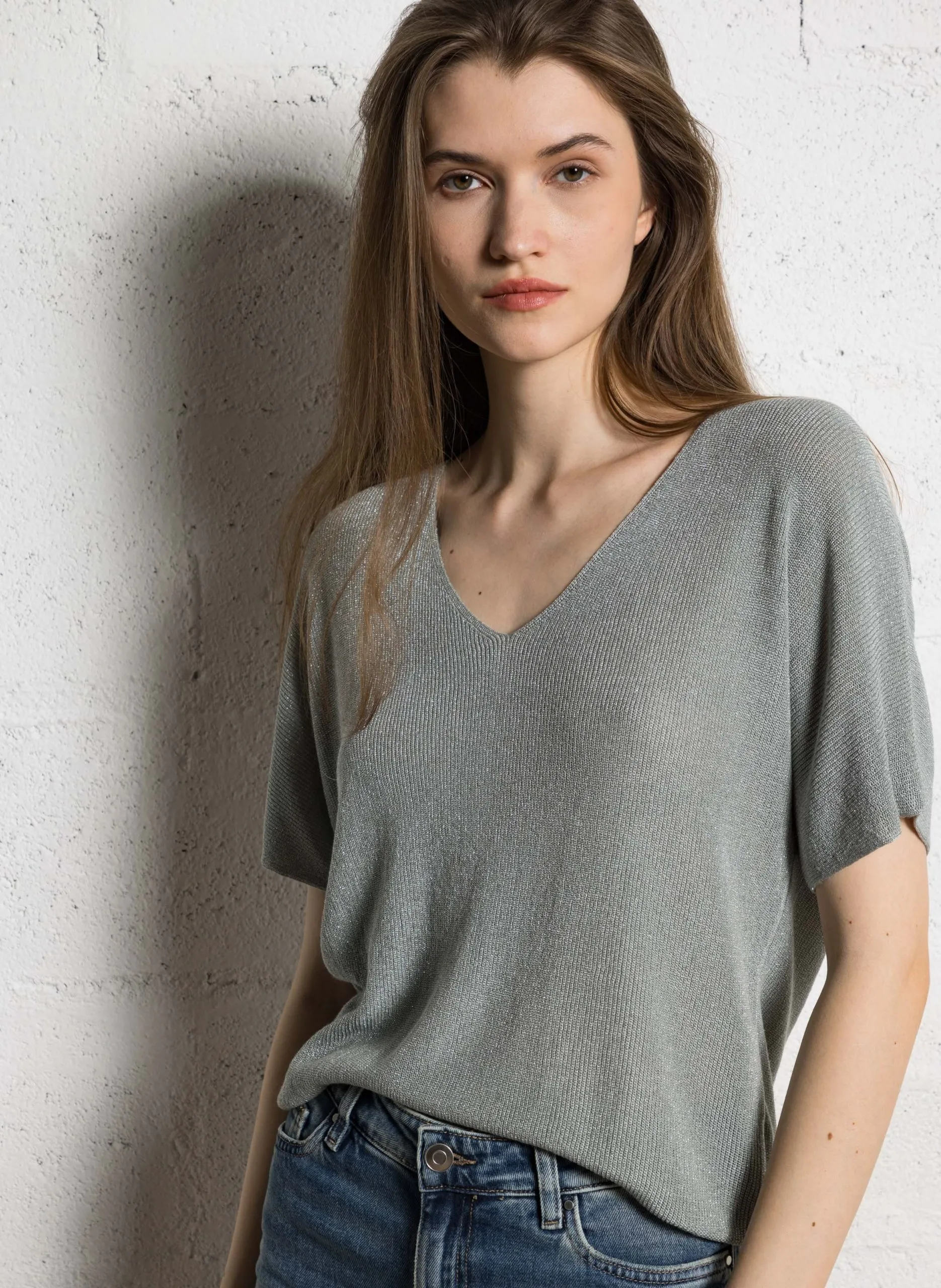 Weites T-Shirt mit kurzen Paillettenärmeln Grun MIKOLLAYX