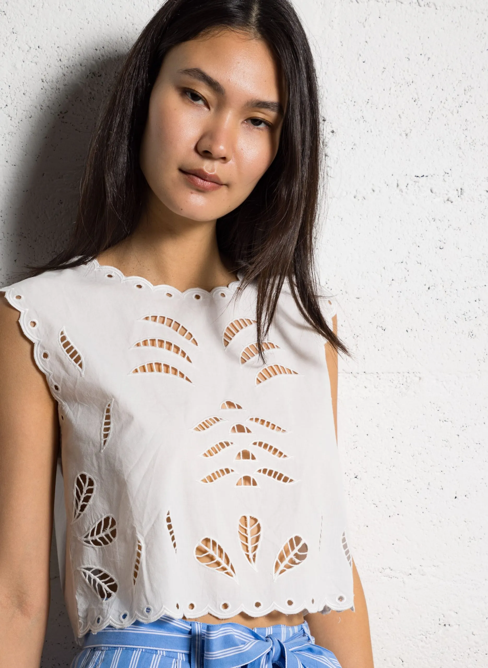 Ärmelloses Top mit Lochstickerei Beige TIFAINE