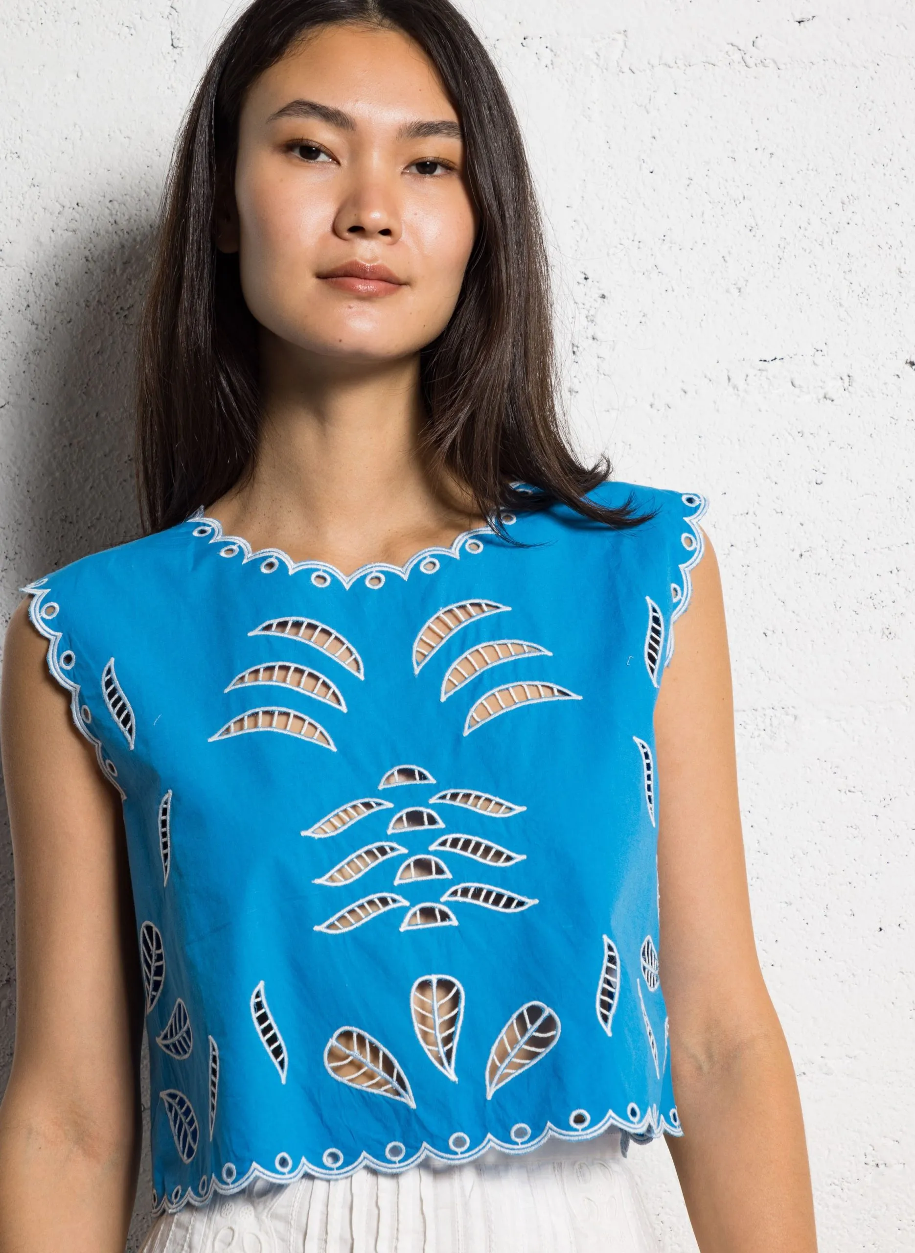 Ärmelloses Top mit Lochstickerei Blau TIFAINE