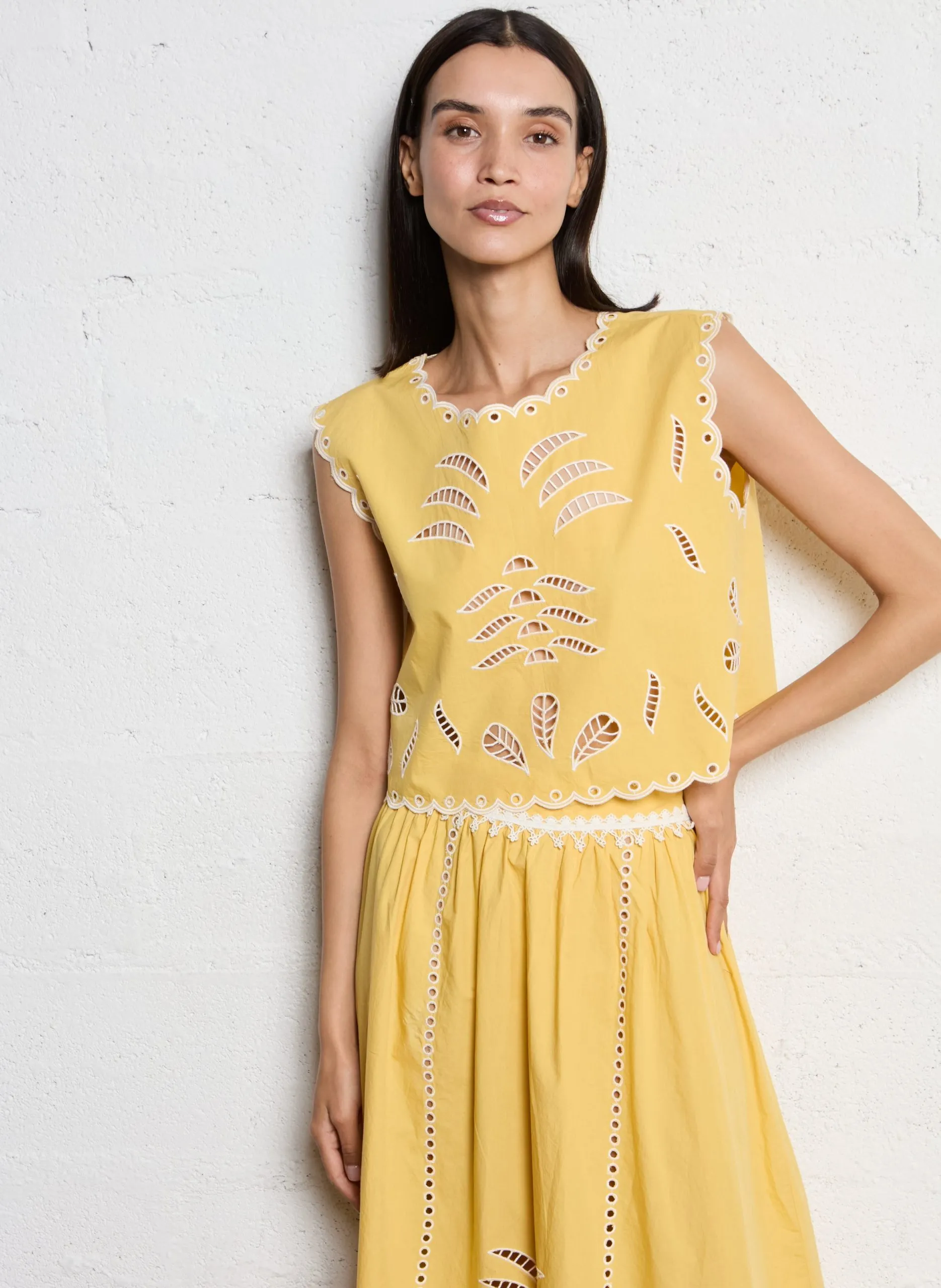 Ärmelloses Top mit Lochstickerei Gelb TIFAINE