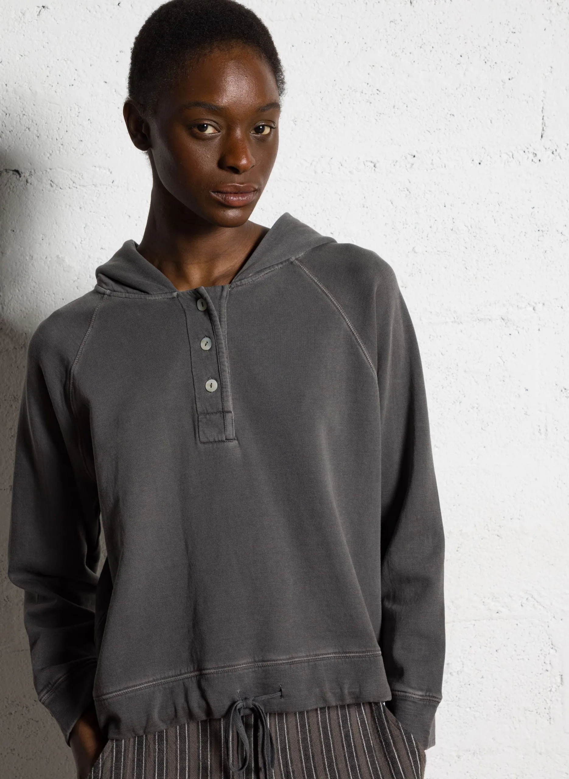 Weites Sweatshirt mit Kapuze Grau SUKI