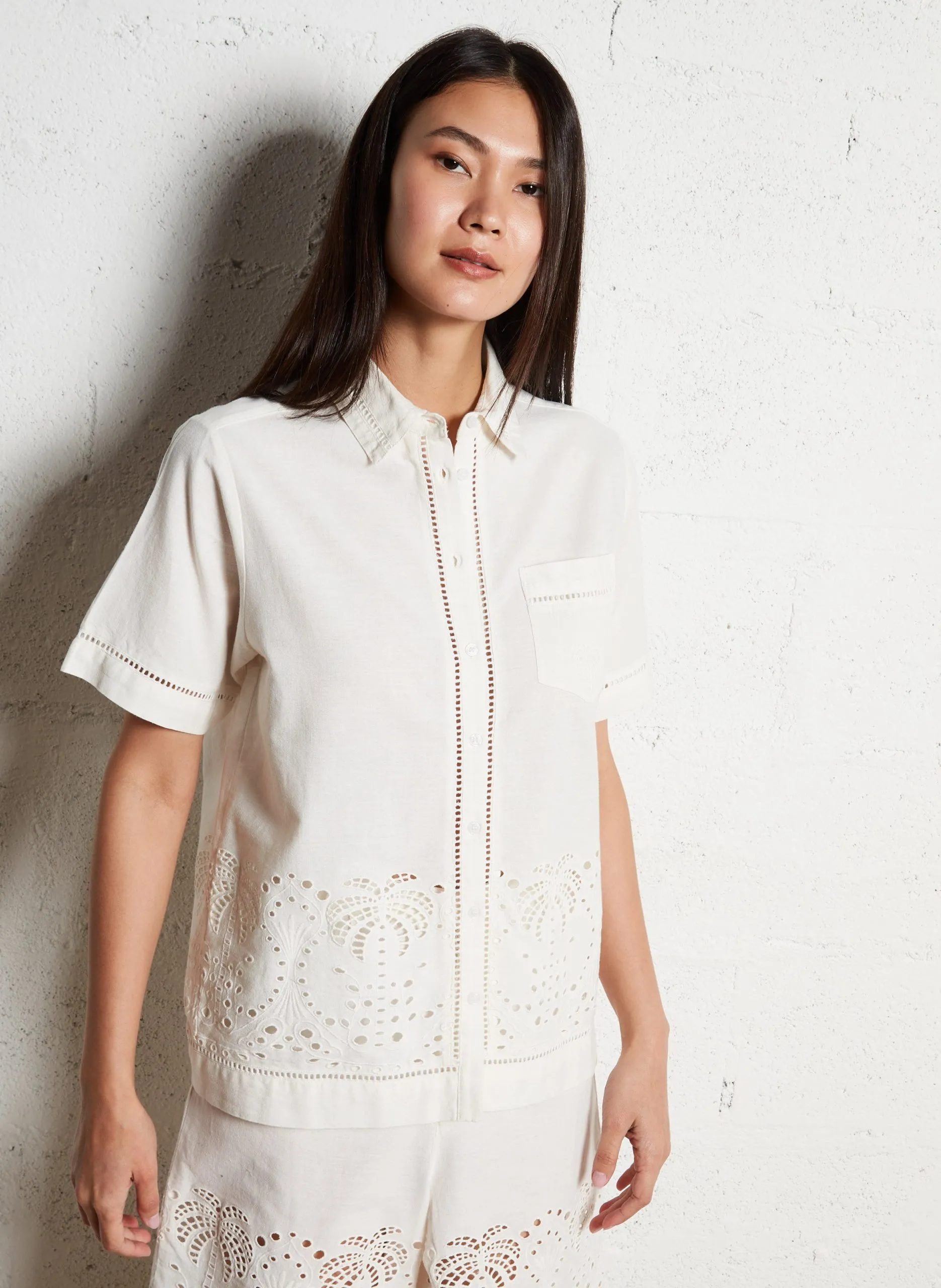 Durchbrochene und bestickte Hemdbluse Beige TINIA