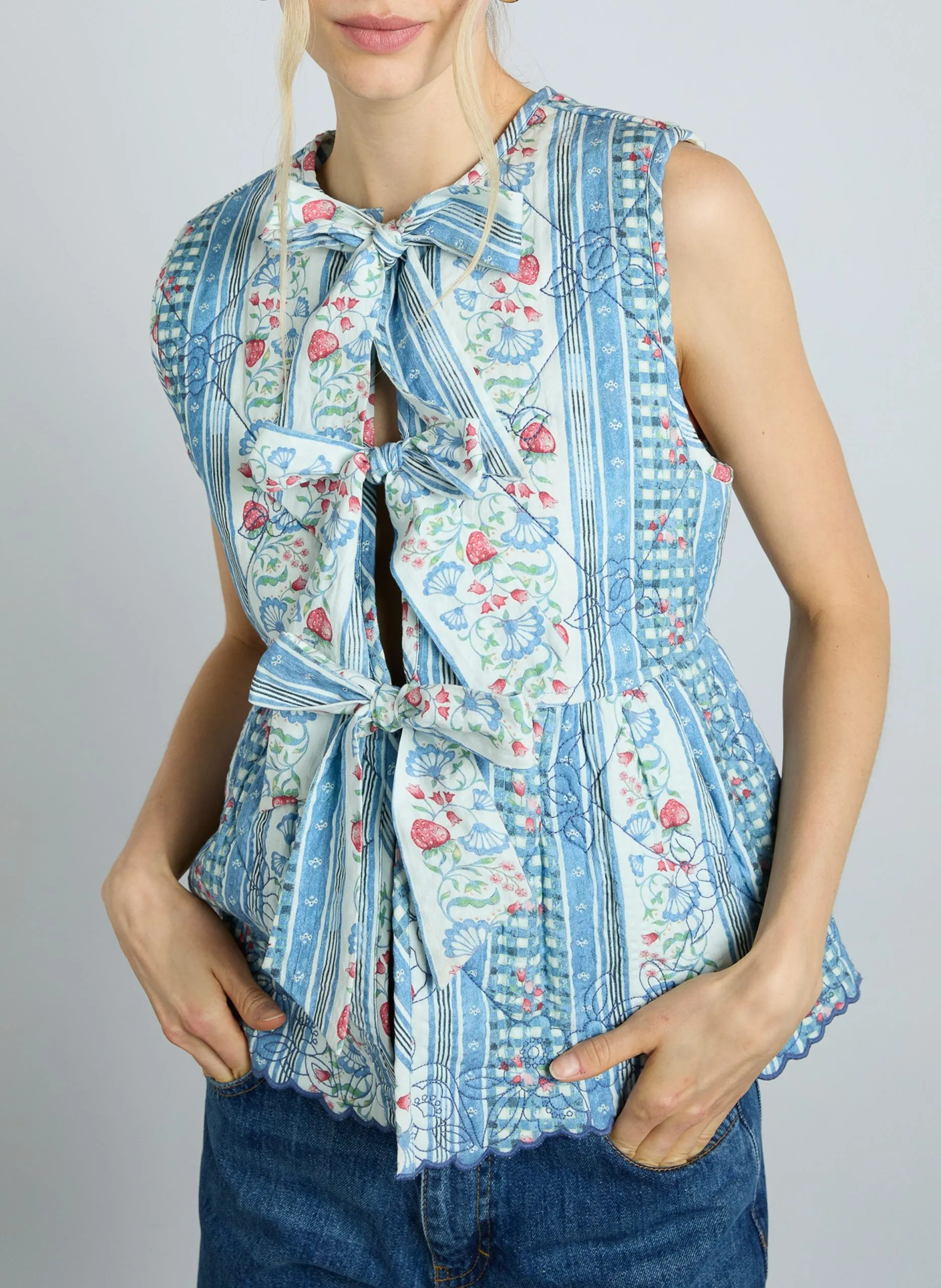 Ärmellose bedruckte Weste mit Schleifen Blau CATRIN