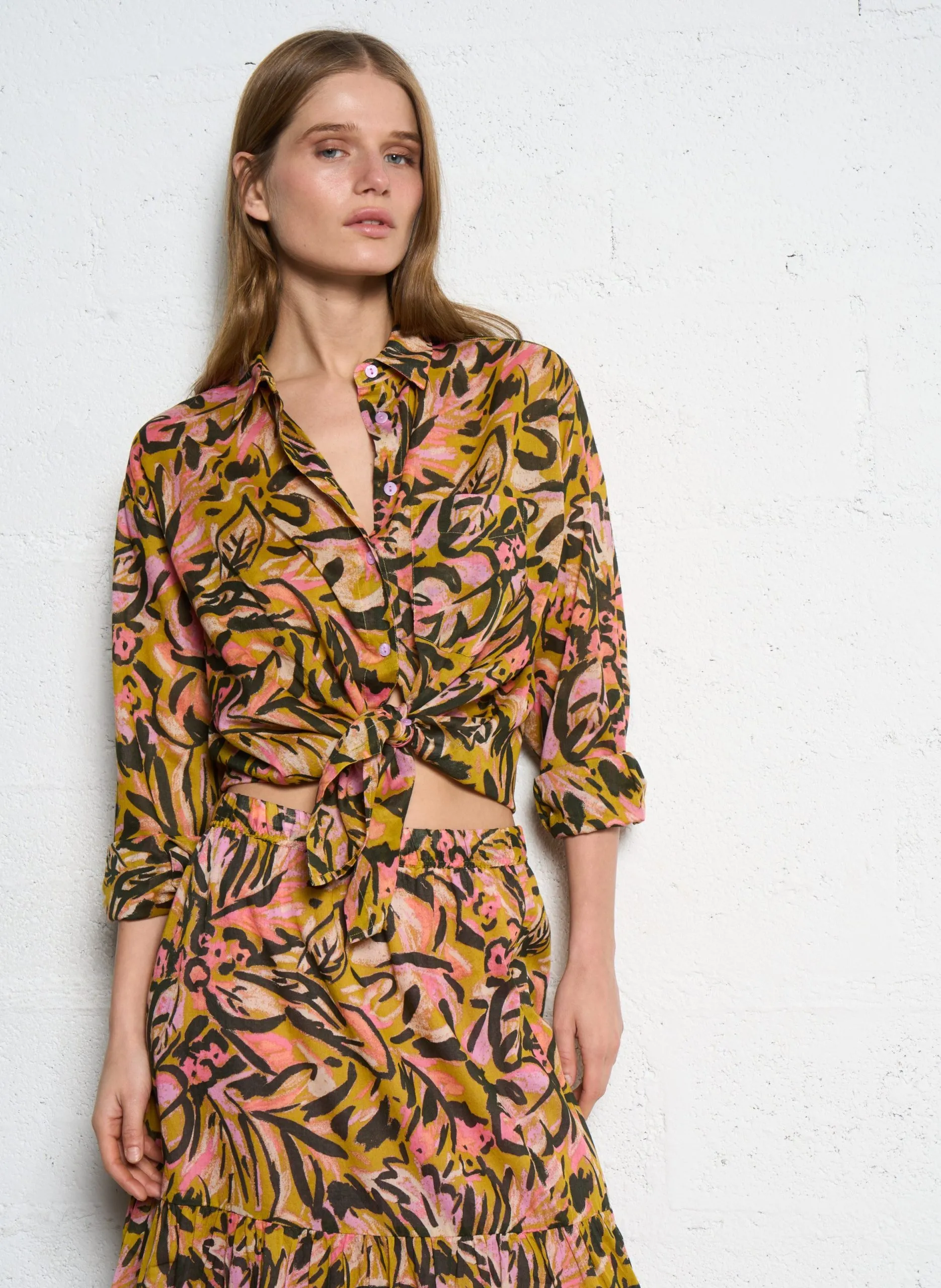 Weit geschnittene Baumwollbluse mit klassischem Kragen Mehrfarbig SOLINE