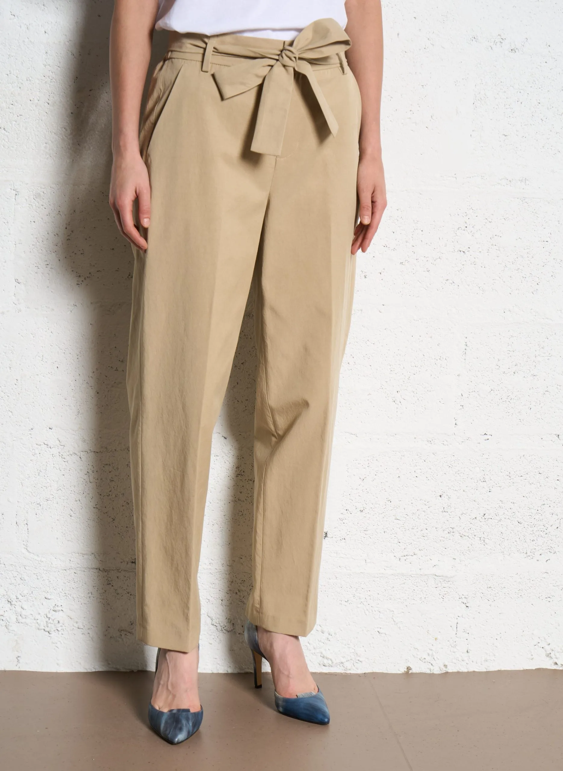 Gerade geschnittene Hose mit hohem Bund Beige