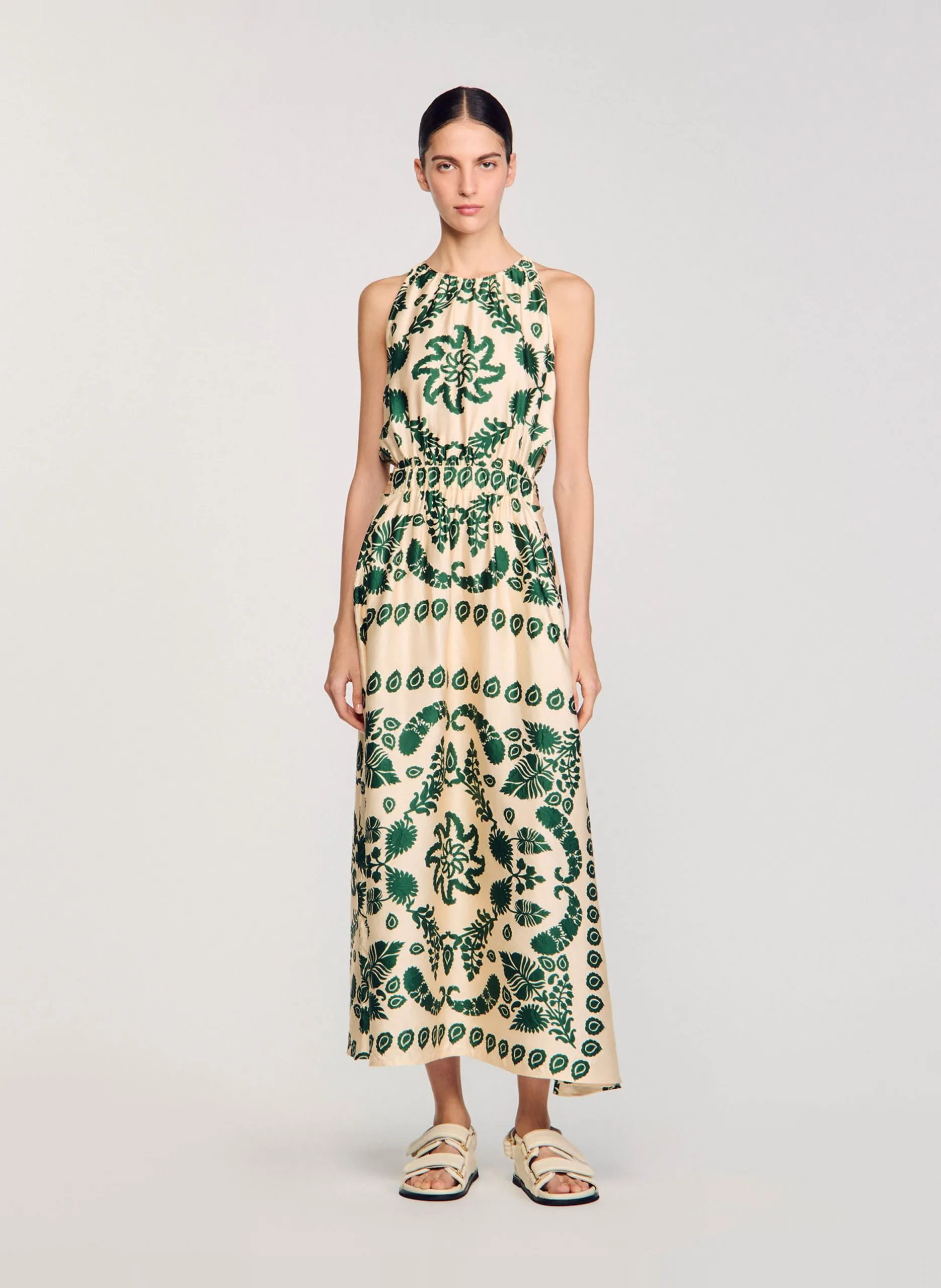 Langes, tailliertes Kleid Mehrfarbig