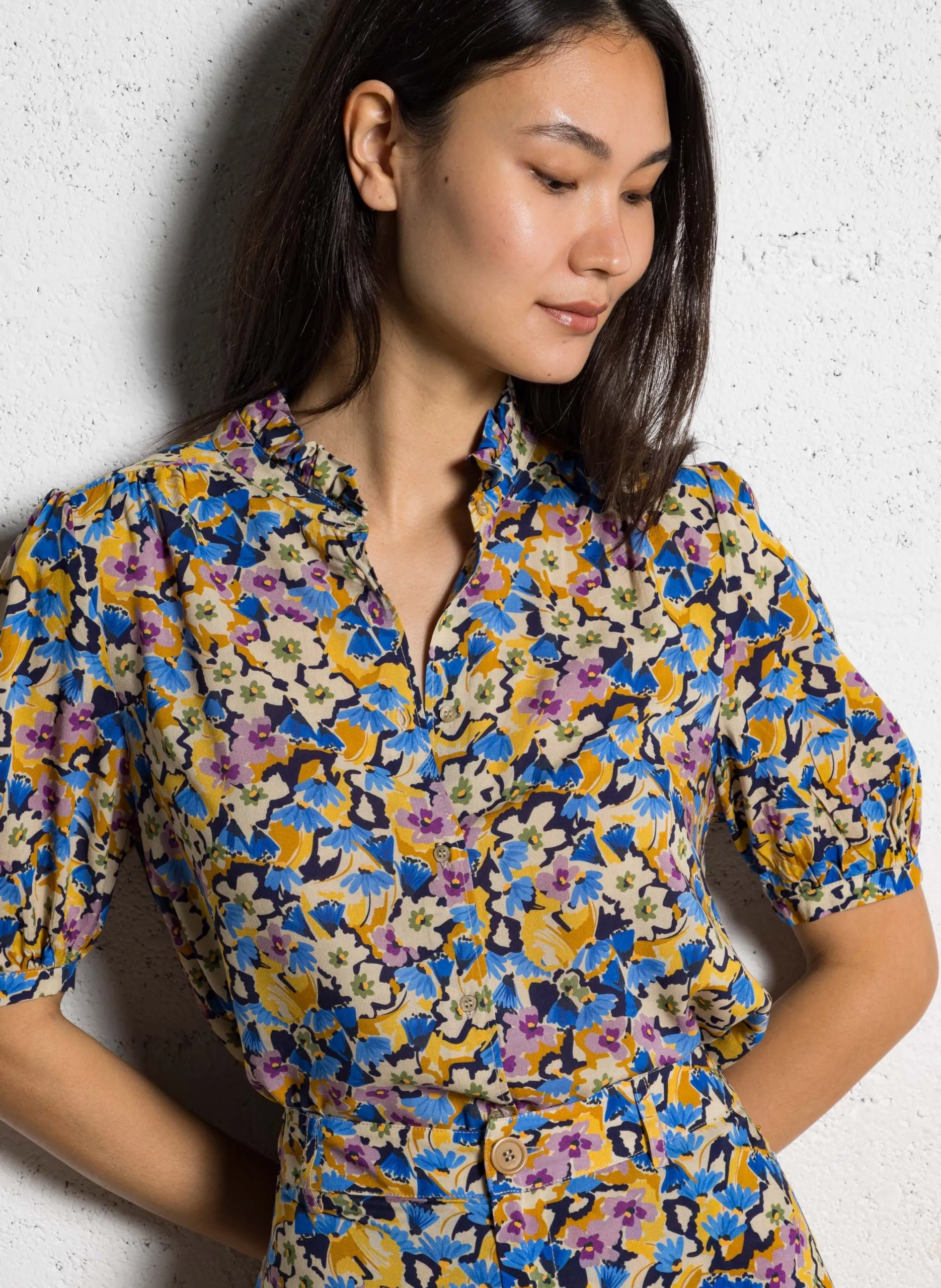 Gerade geschnittene Bluse aus bedruckter Viskose Blau TERA