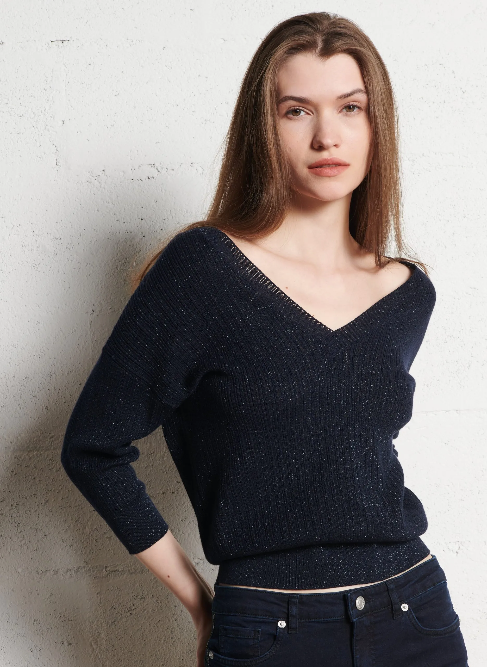 Weiter Strickpullover mit V-Ausschnitt mit Metallic-Effekt Blau