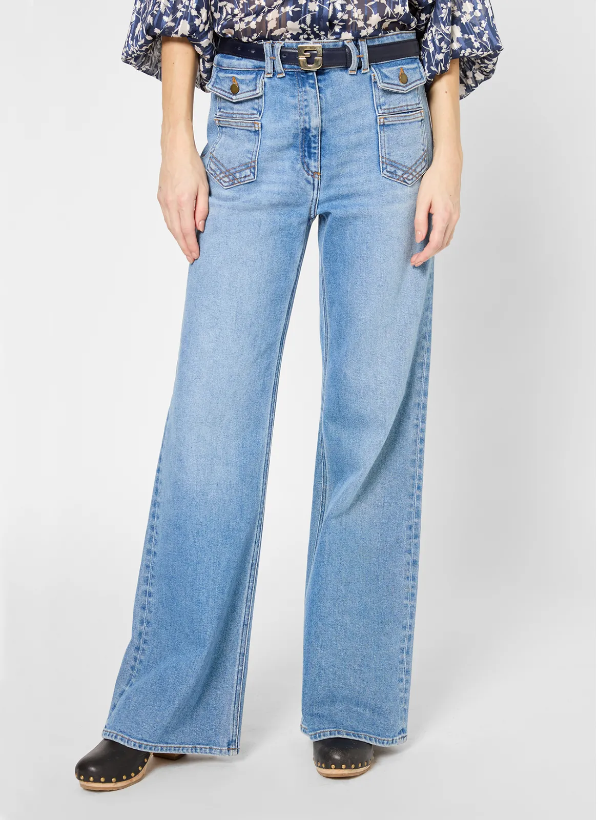 Flared High Waist Jeans aus Baumwolle in Stone-Washed-Optik Blau ANNA