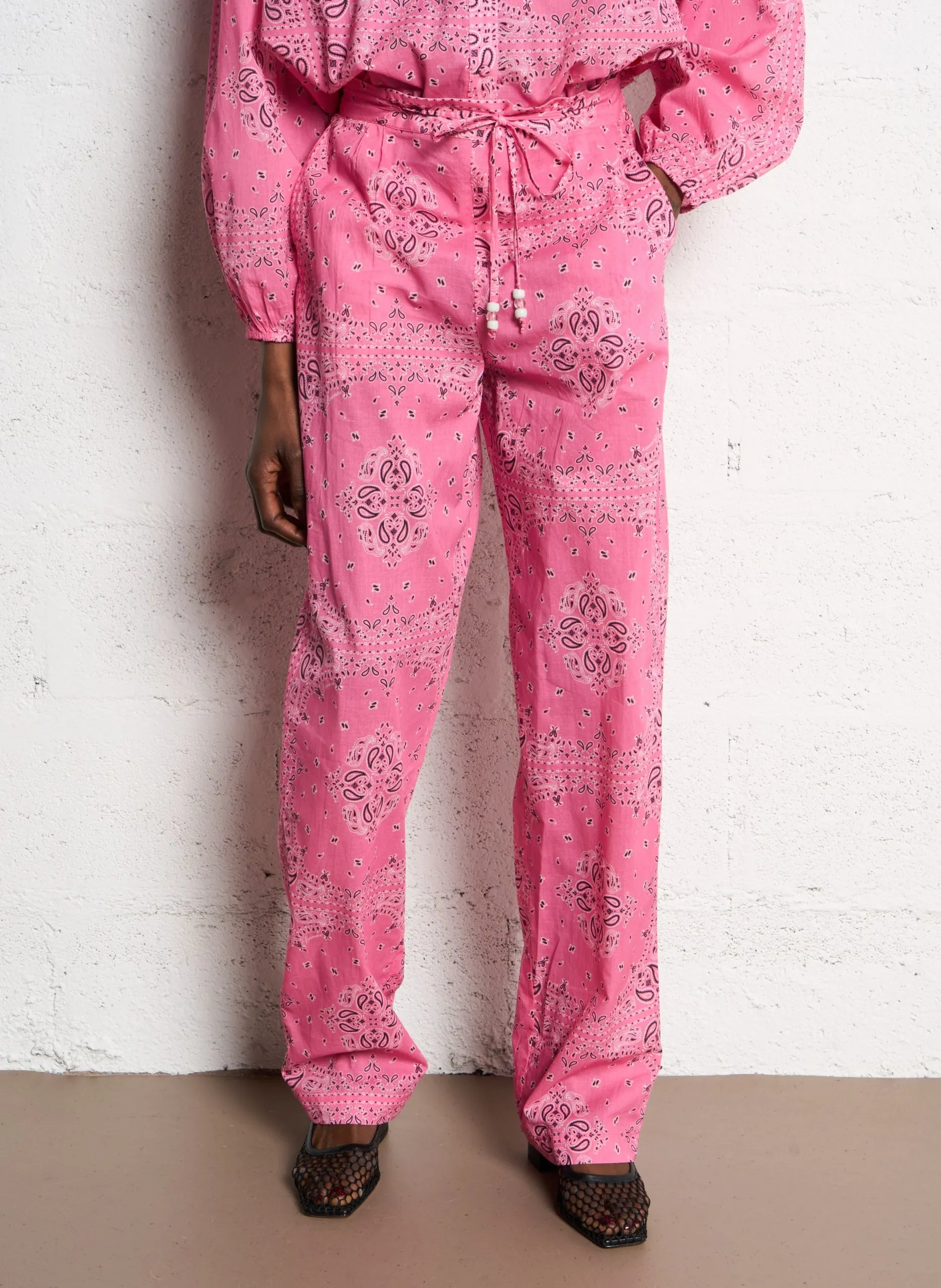Gerade Hose mit Bandana-Muster Rosa PANDANA