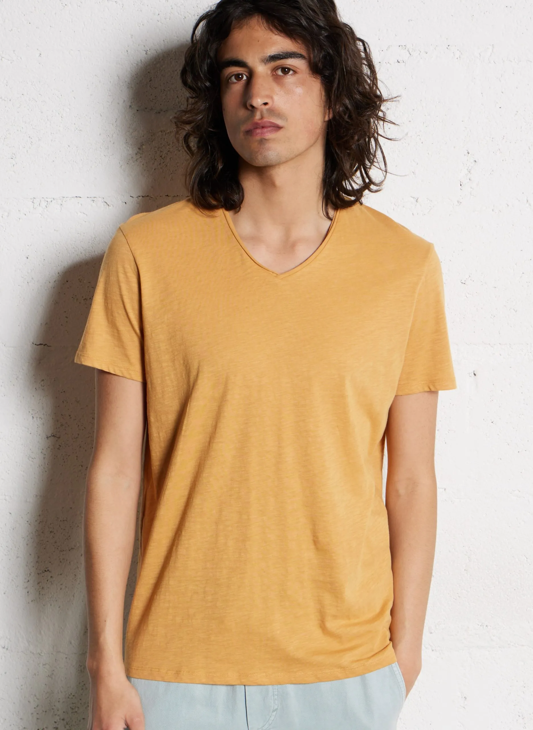 Baumwoll-T-Shirt mit U-Boot-Ausschnitt Gelb