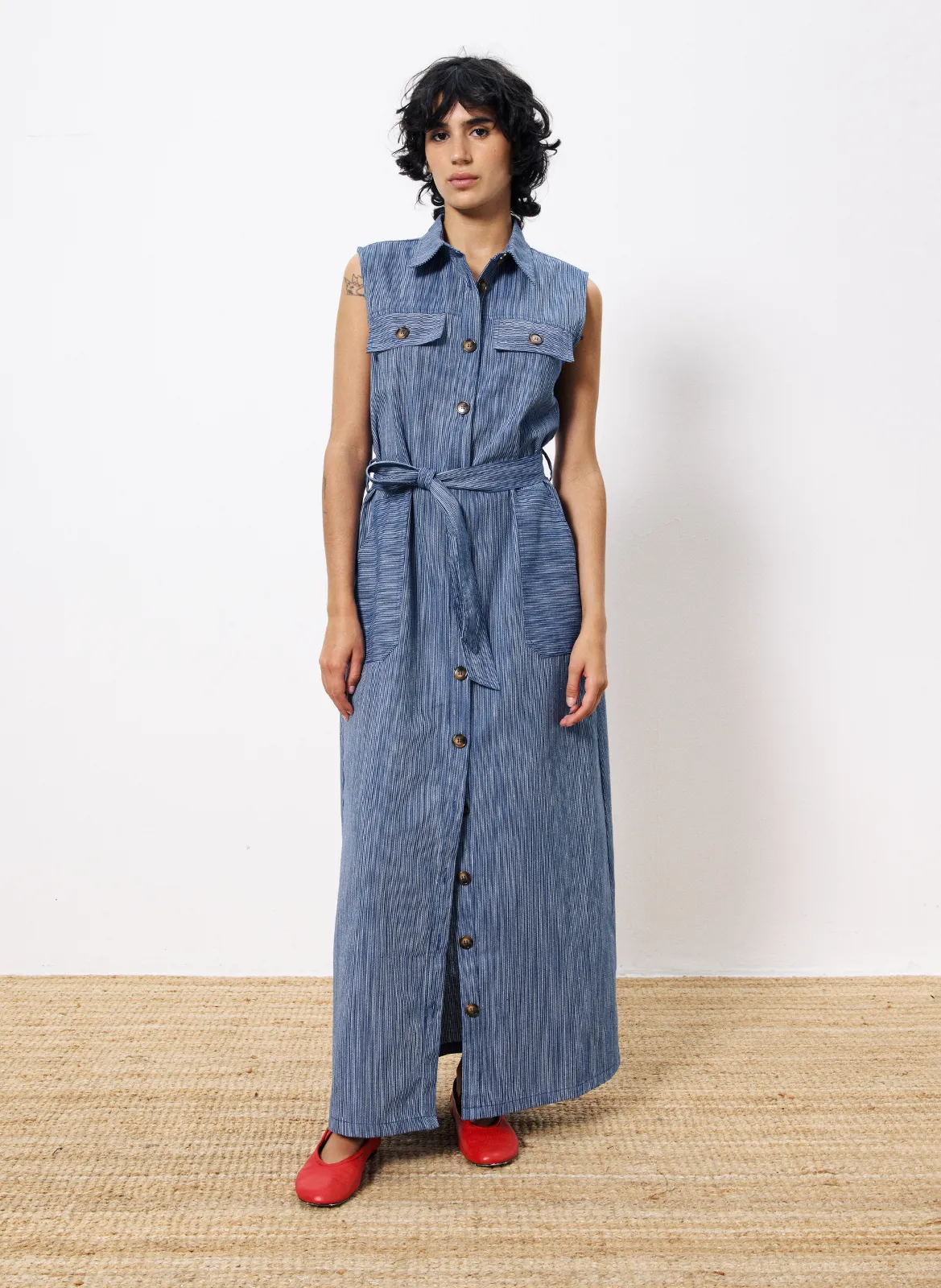 Langes Kleid mit klassischem Kragen aus Denim Blau SCARLET