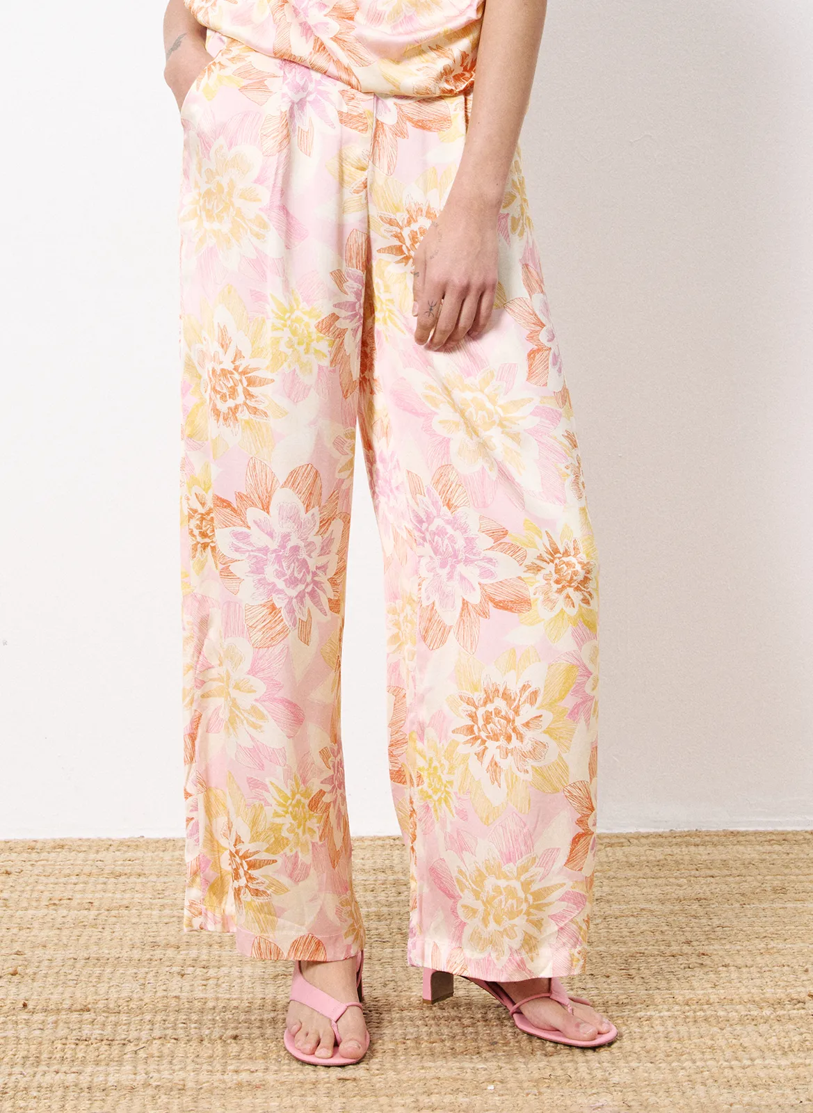 Weite, satinierte Hose mit Motiven Mehrfarbig PHILO