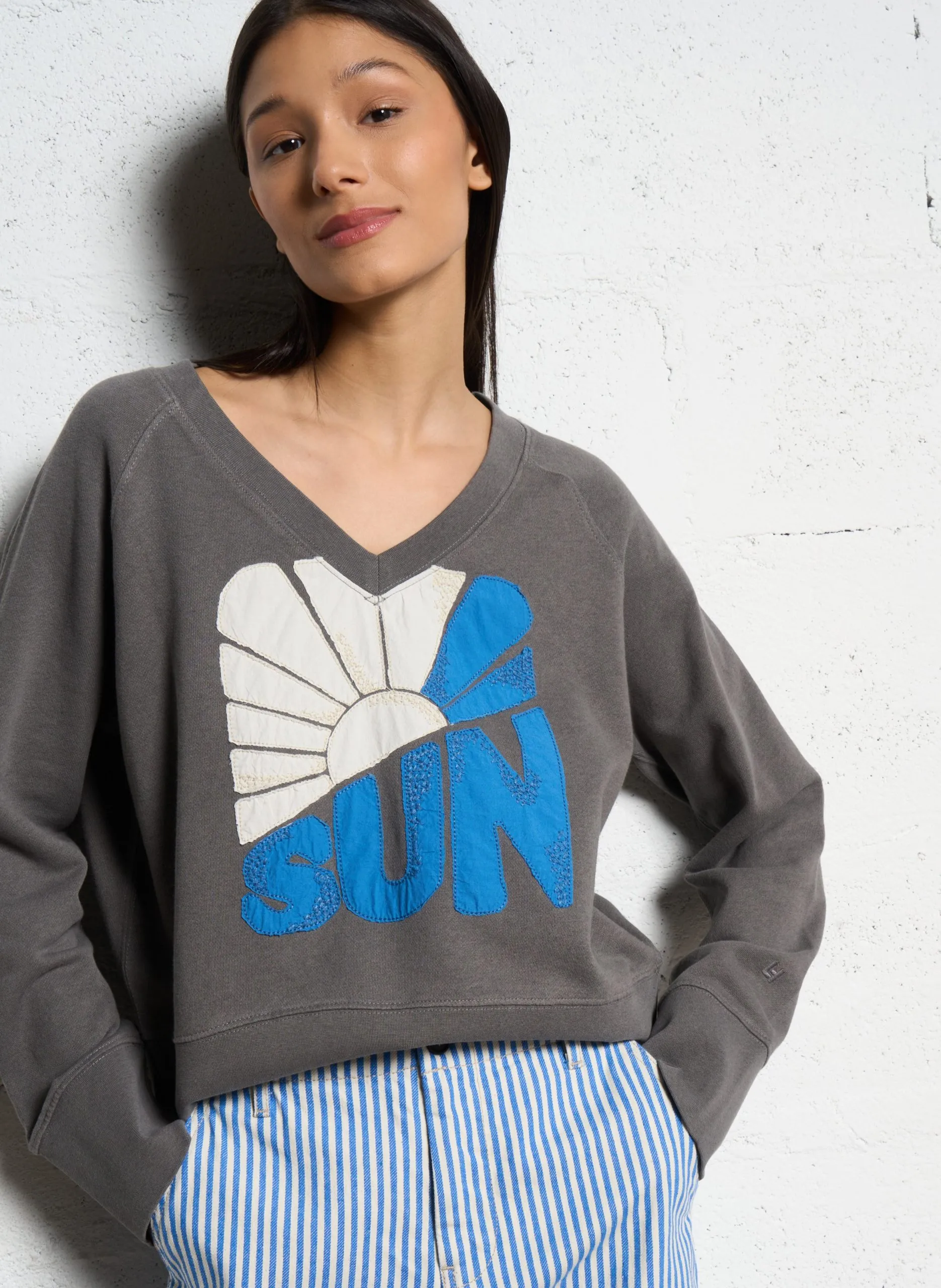 Weites Sweatshirt mit langen Ärmeln und Muster Grau SHAVI