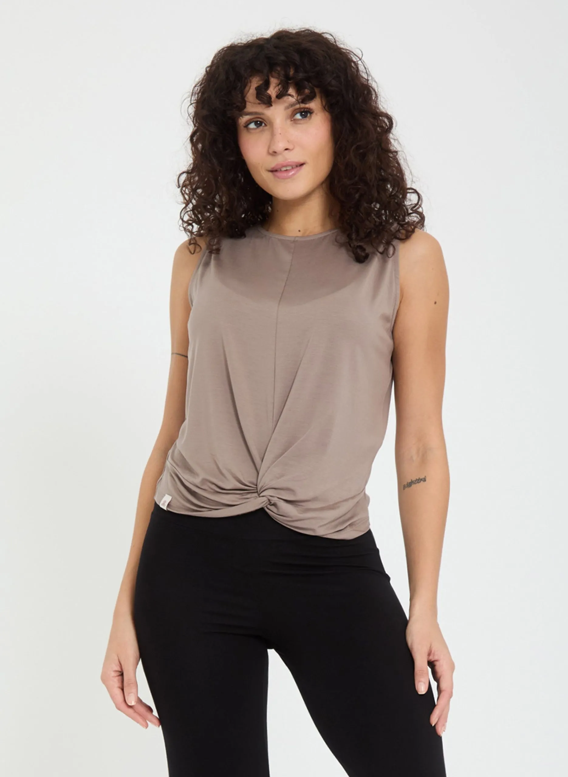 Figurbetontes Tanktop mit Rundhalsausschnitt Braun TWISTED