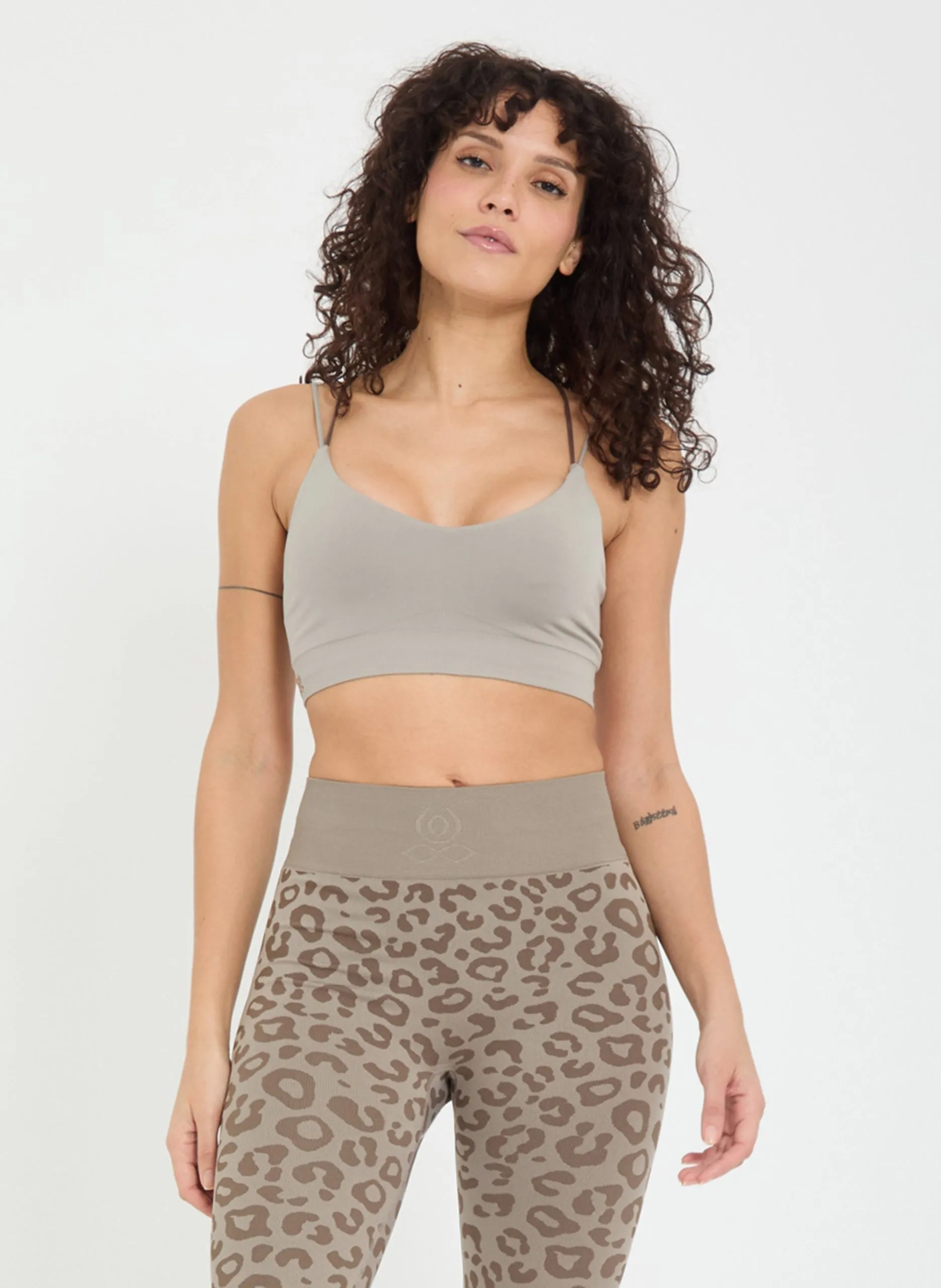 Asymmetrisches T-Shirt aus Jacquard Braun UDUPI