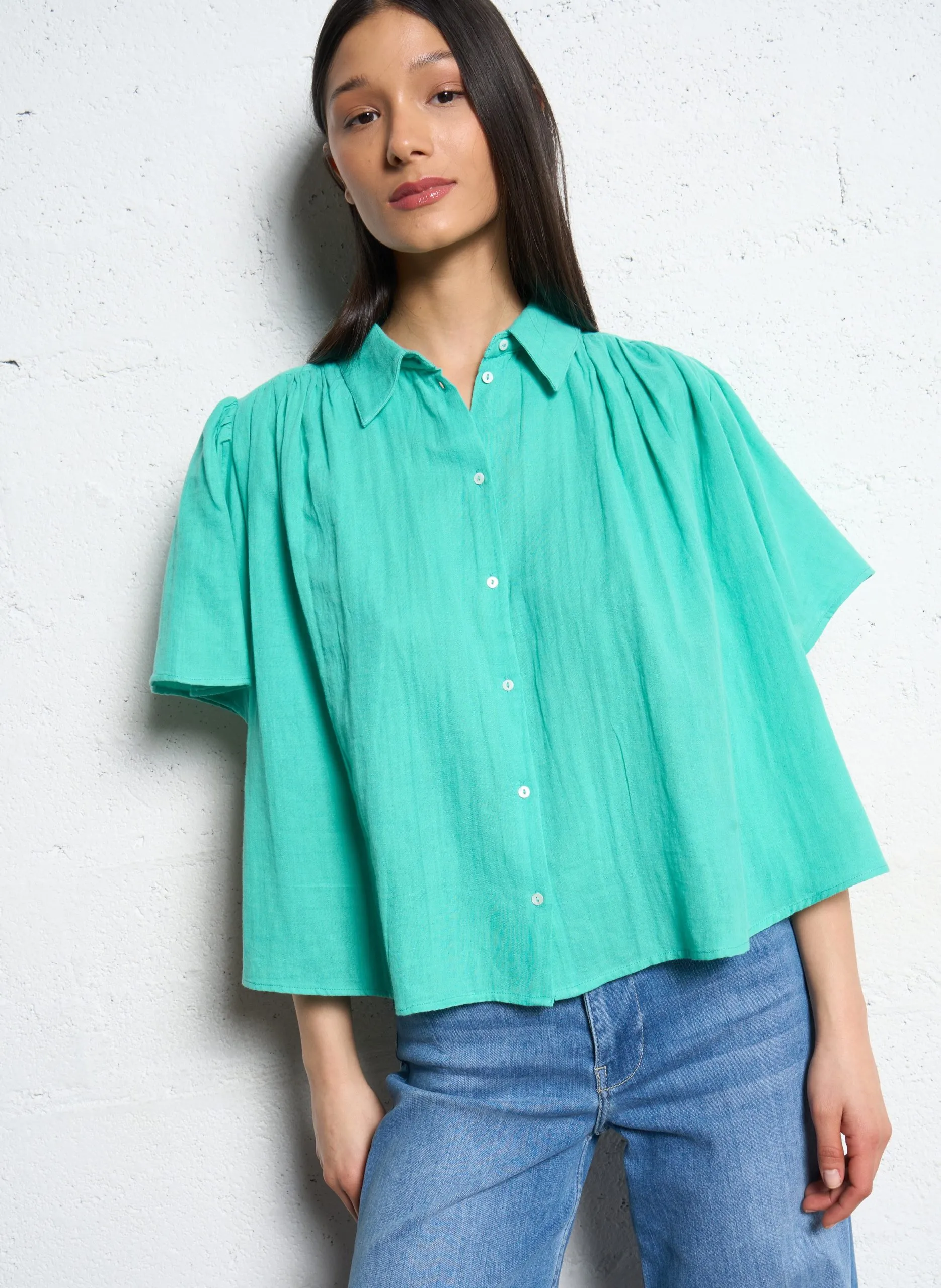 Weit geschnittene Baumwollbluse mit klassischem Kragen Grun CRISTIFLY