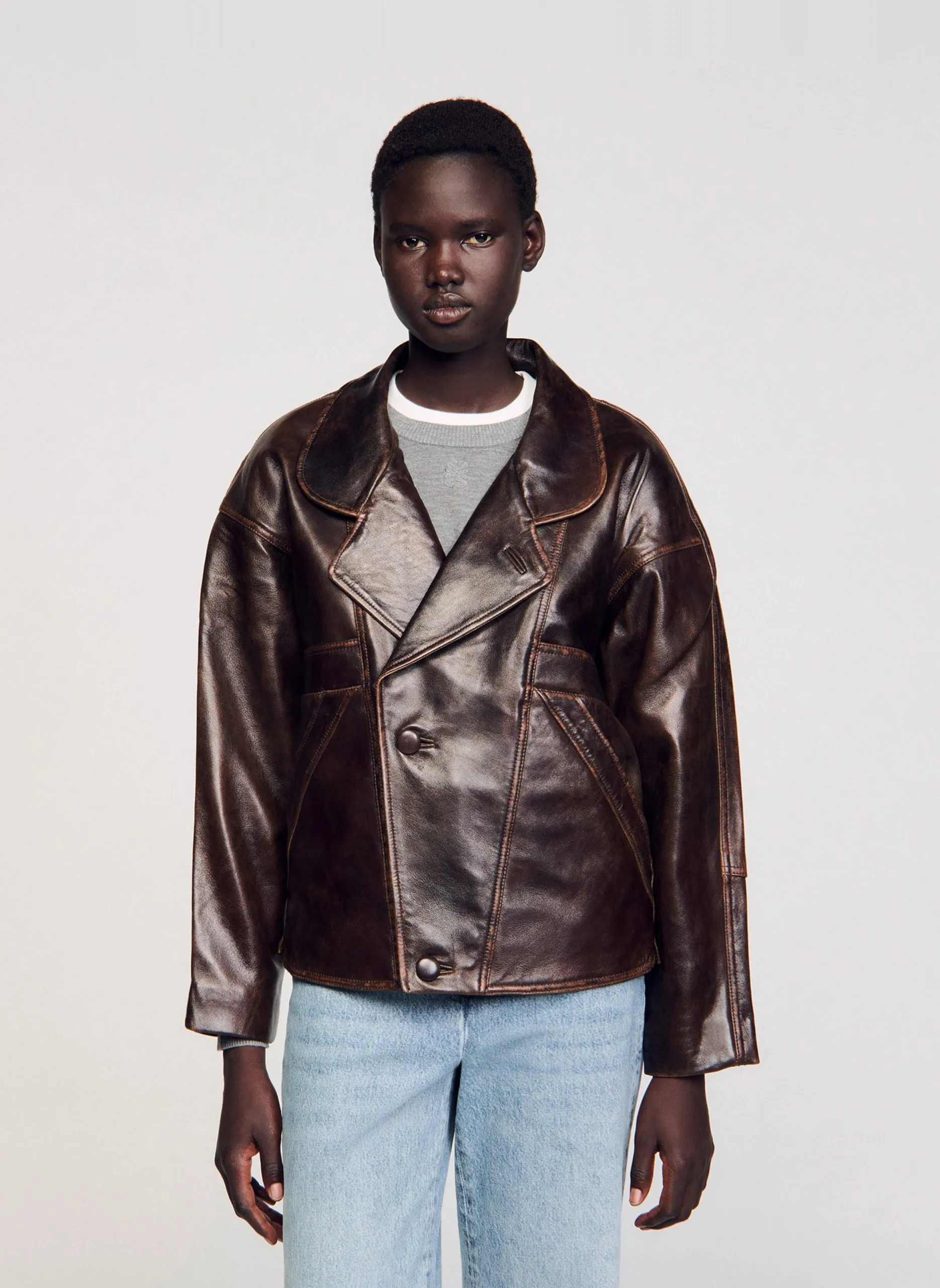 Gerade geschnittene Lederjacke mit gesteppten Taschen Braun