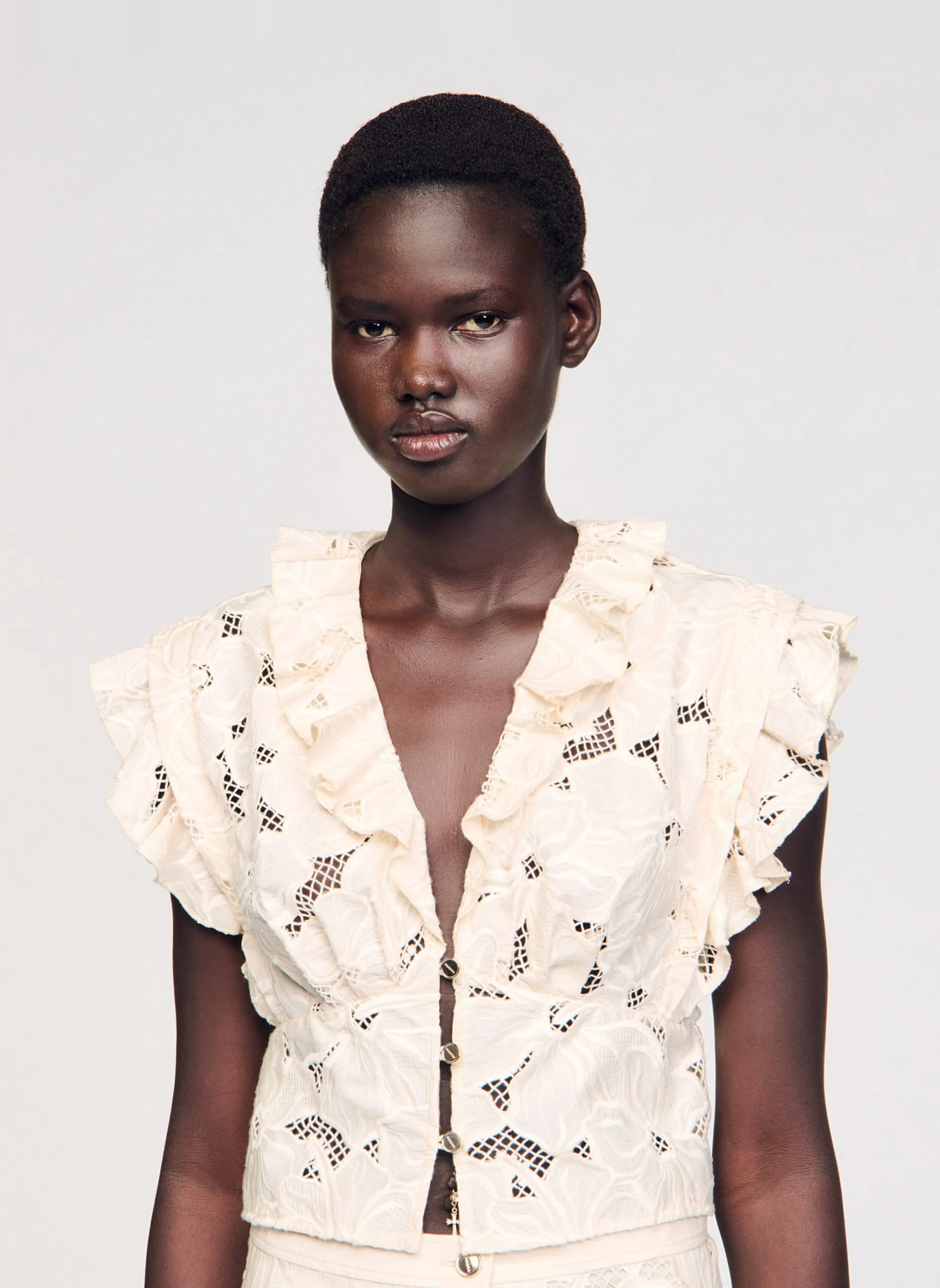 Ärmelloses Top mit Spitze und Rüschen Weiss