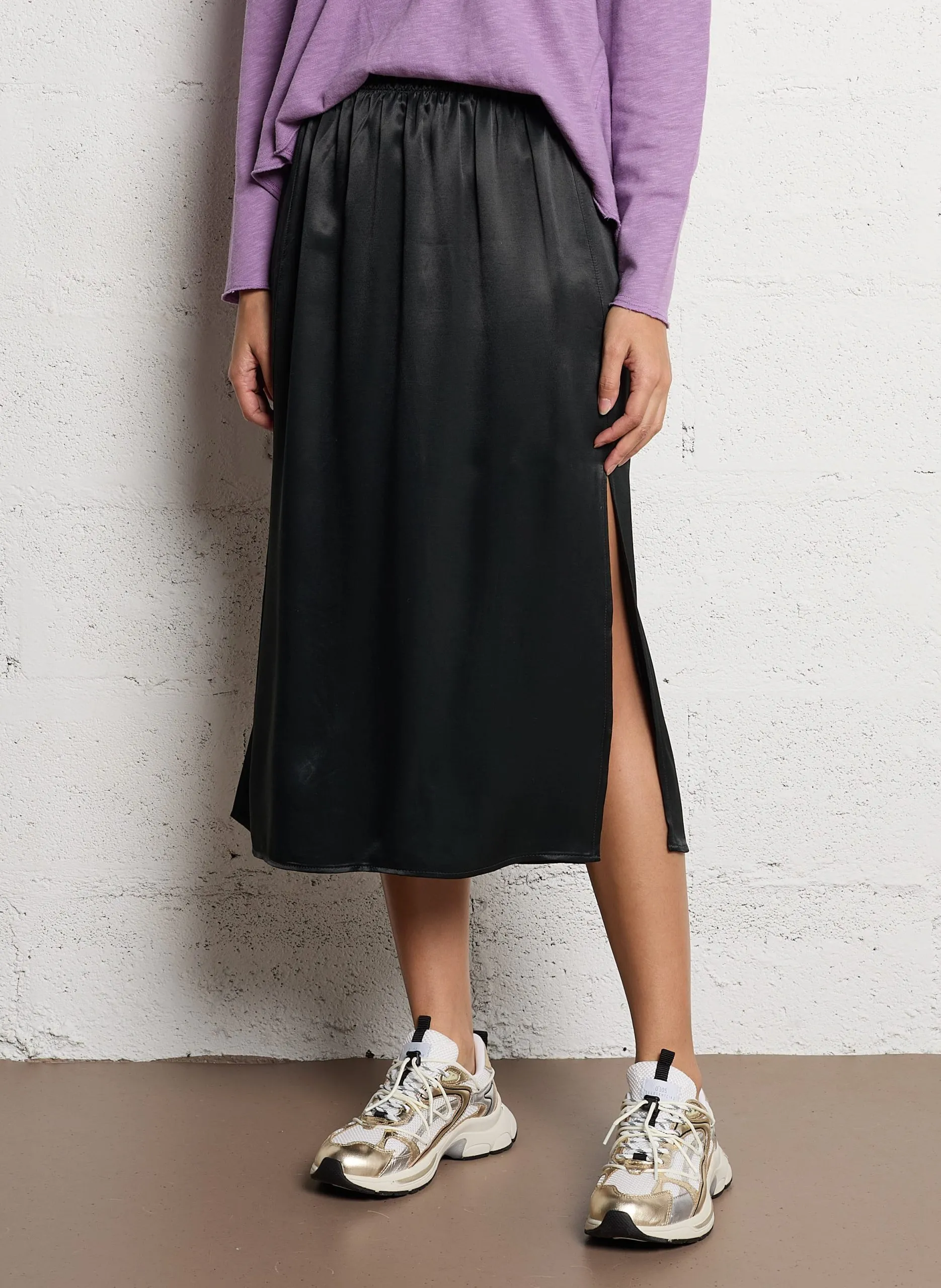 Langer, satinierter Rock Schwarz UNYL