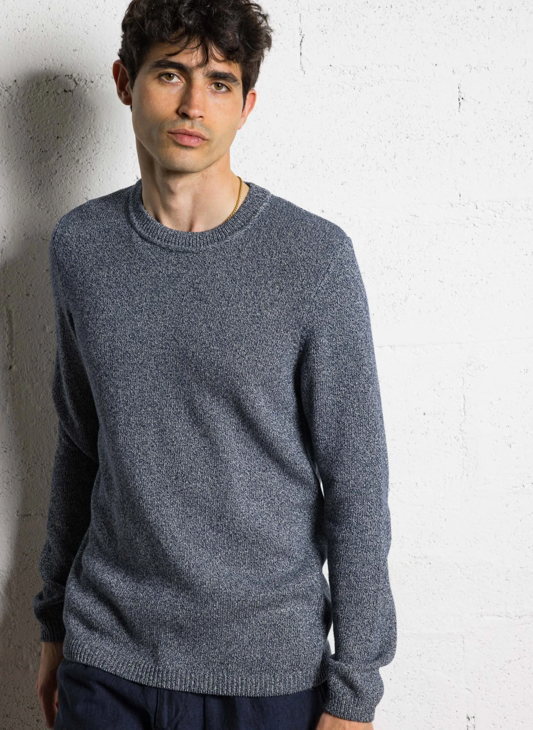 Rundhalsausschnitt-Pullover aus meliertem Strick Blau