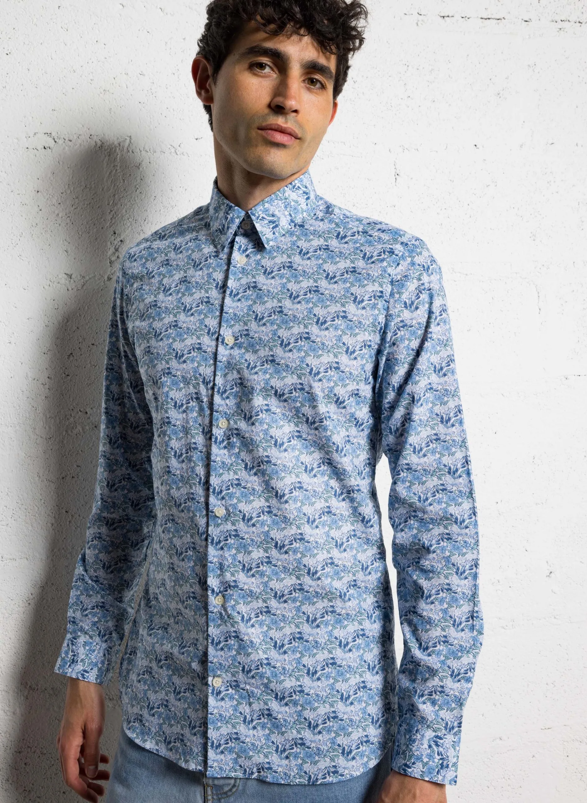 Schmale Hemdbluse mit Blumenmuster Blau