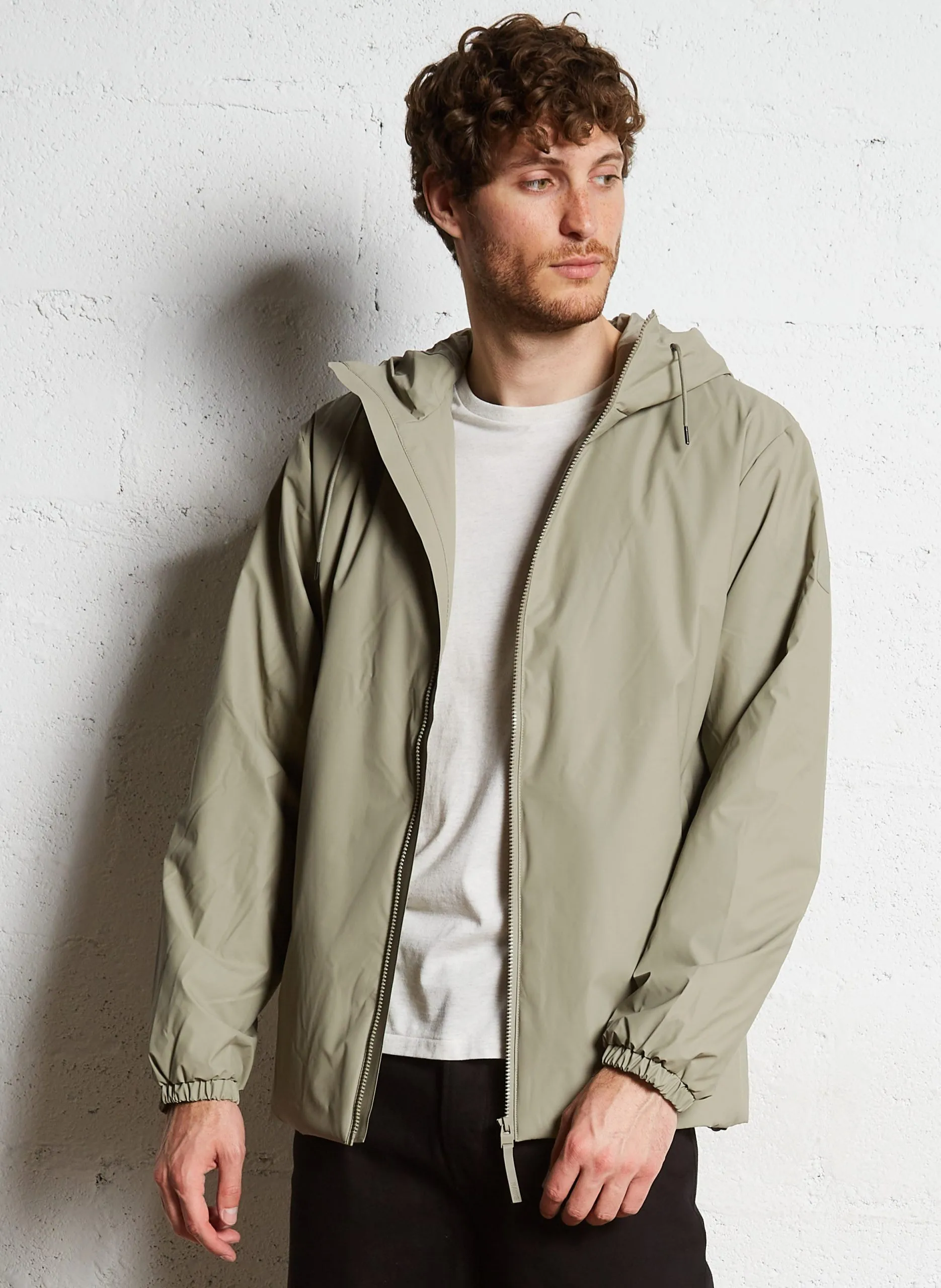 Gerade geschnittener Regenmantel mit Stehkragen und Kapuze Grun