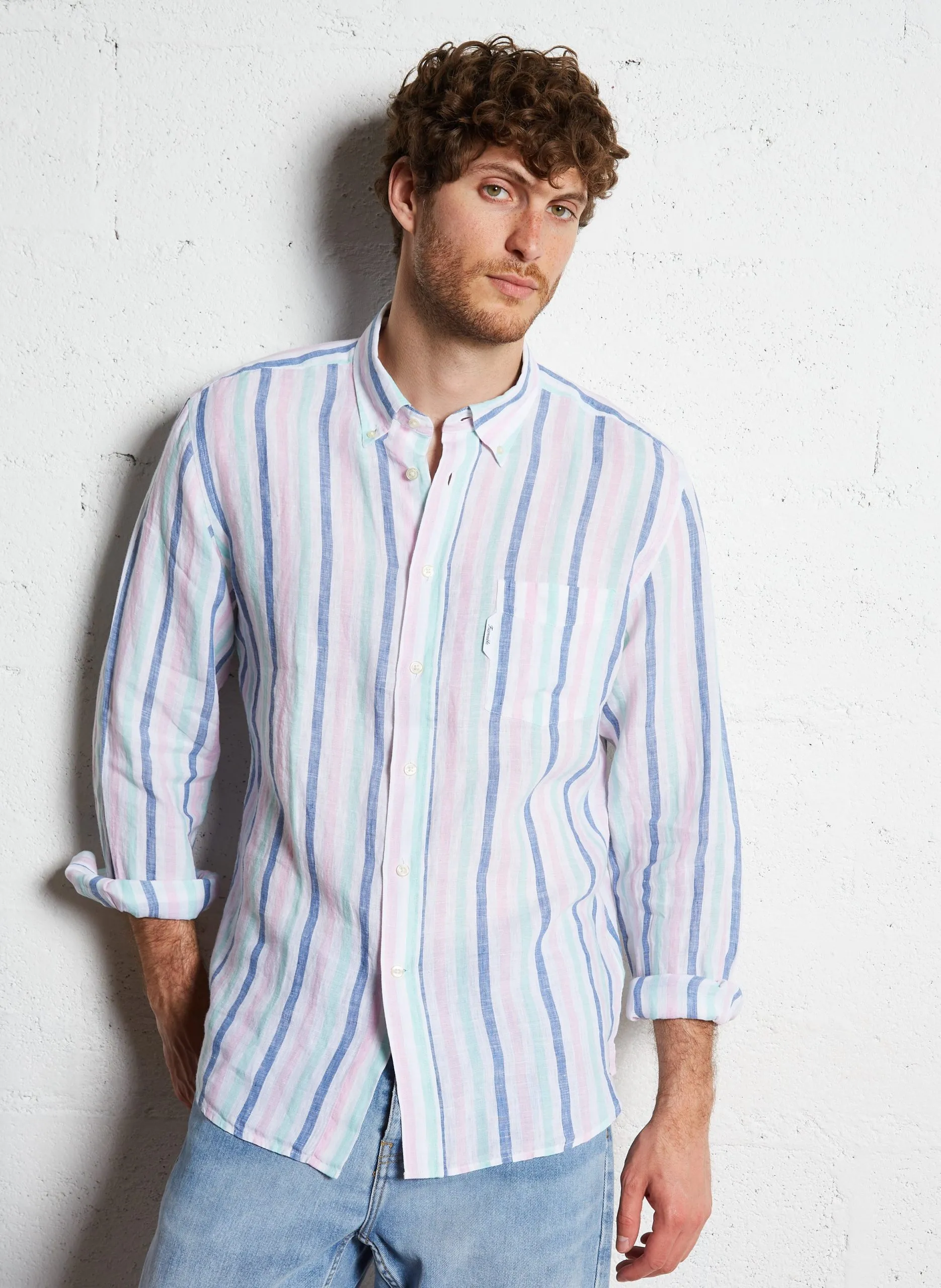 Gerade geschnittenes Leinenhemd mit klassischem Kragen Violett