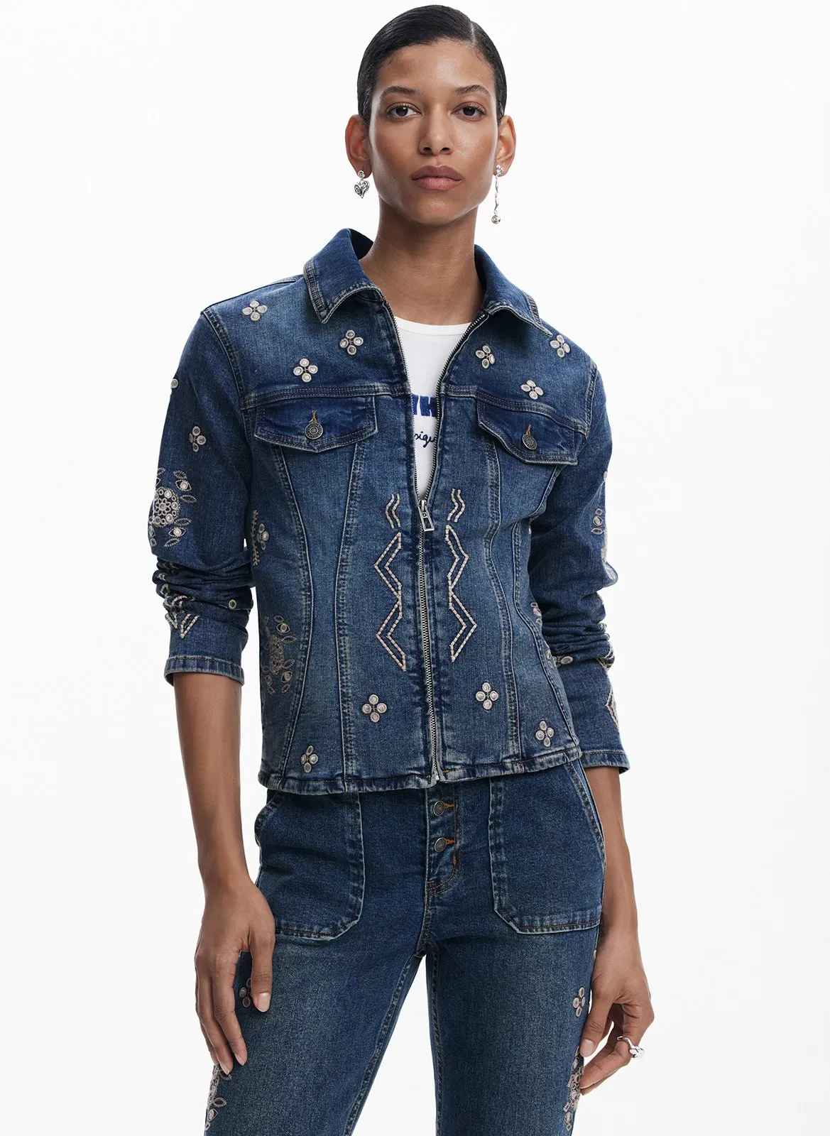 Bestickte Jeansjacke Blau