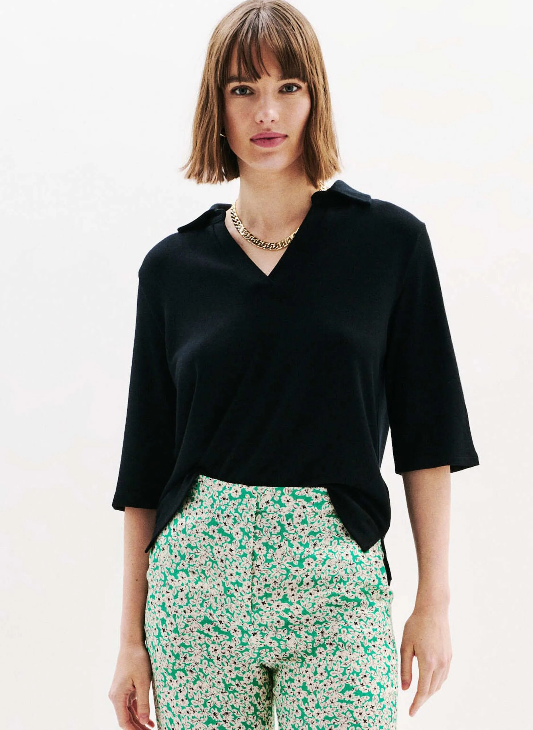 Weites T-Shirt mit Polokragen Schwarz TJ025-ELISA