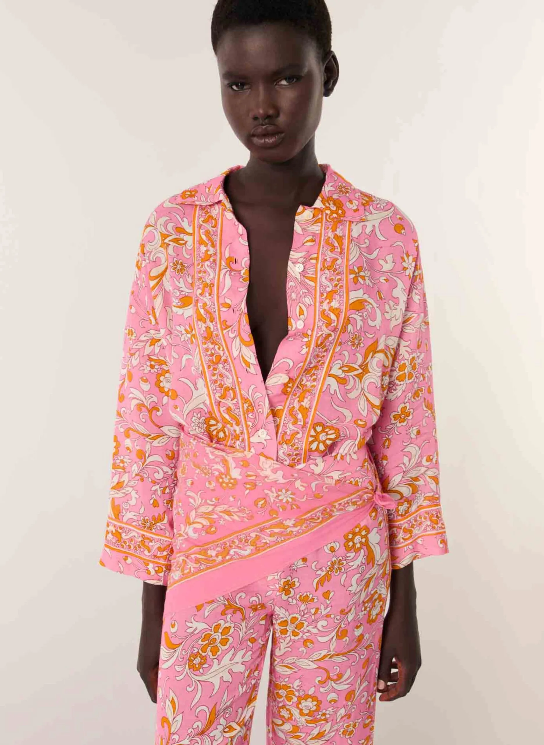 Gerade geschnittene Bluse aus bedruckter Viskose Orange