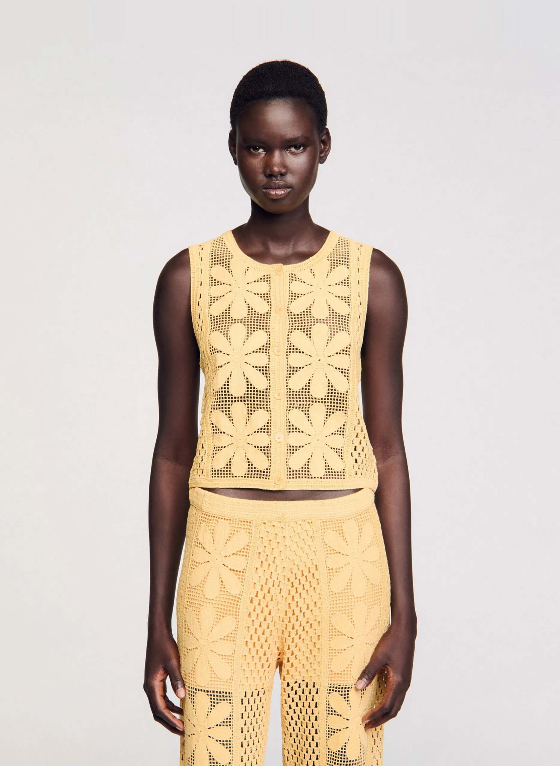 Rundhalsausschnitt Häkelweste Gelb