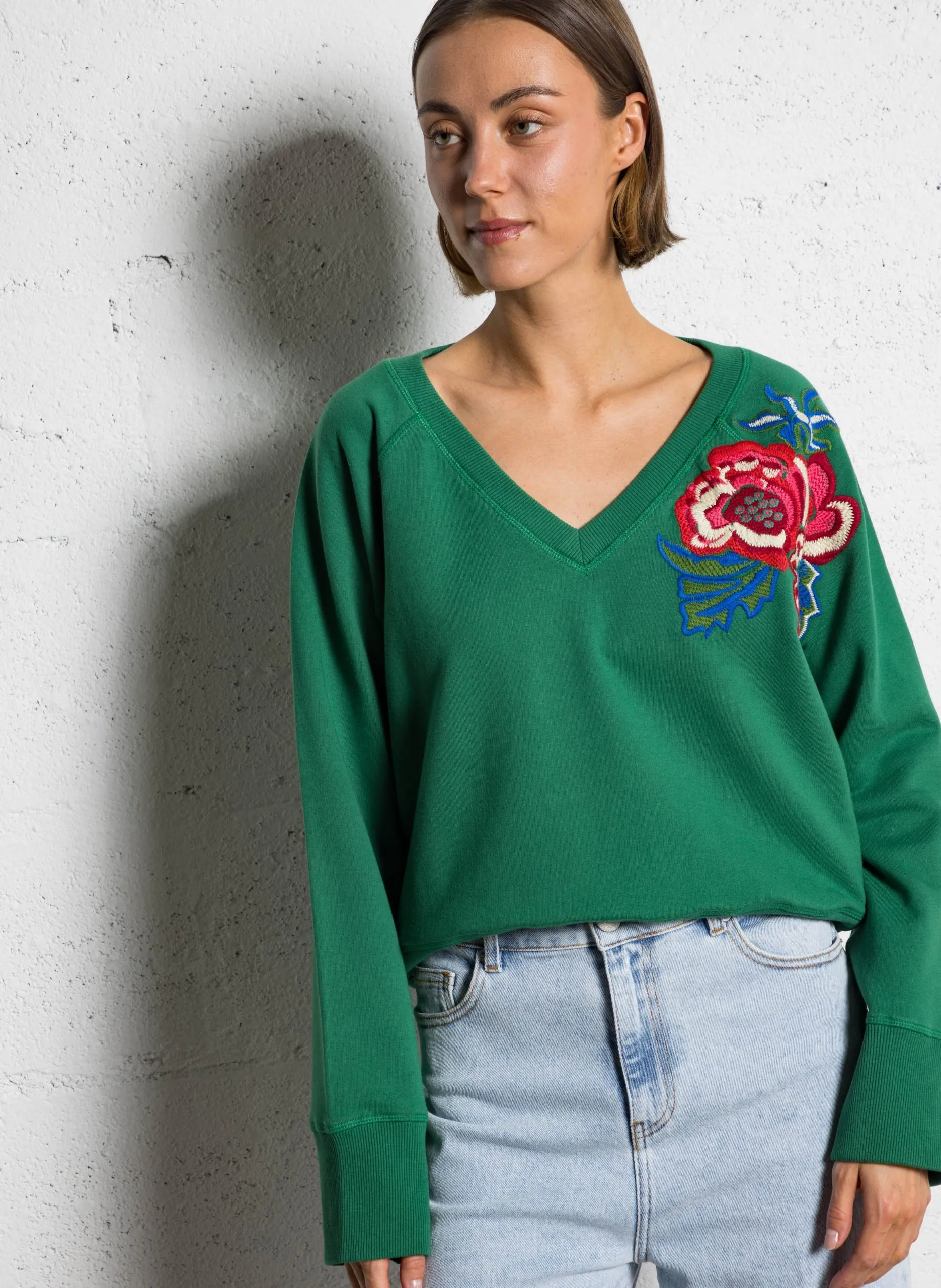 Weites Sweatshirt mit V-Ausschnitt und Stickerei aus Bio-Baumwollmischung Grun SHAVI