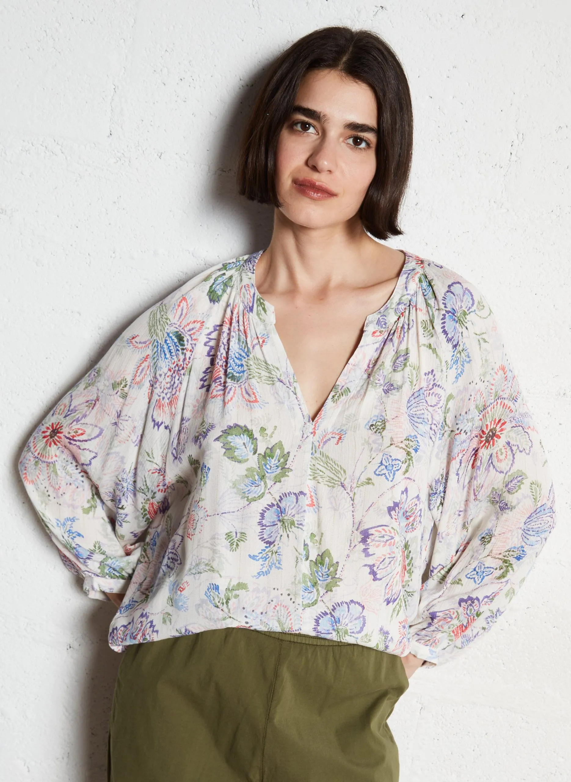 Weite Bluse mit V-Ausschnitt Weiss