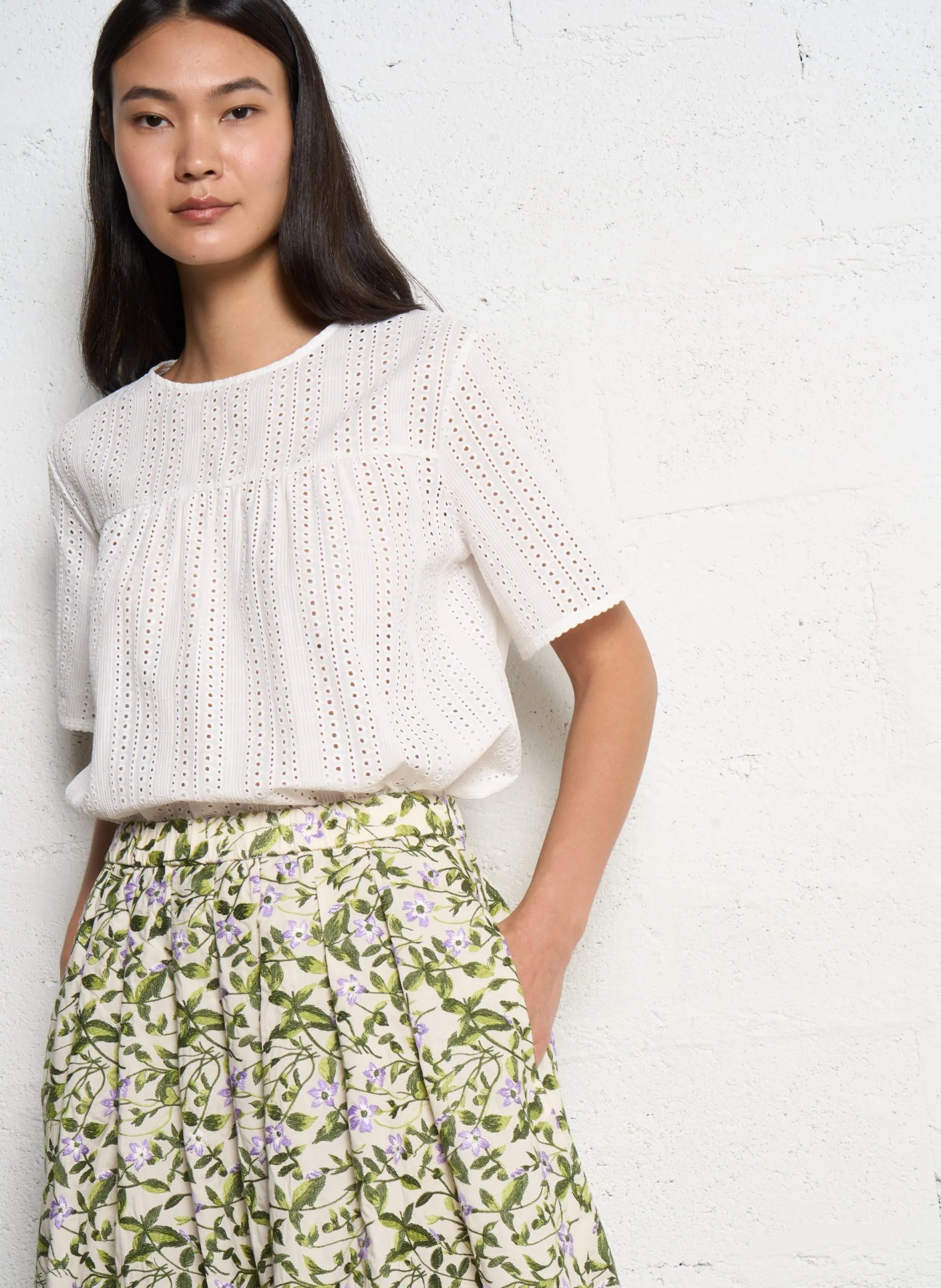 Gestreiftes Oberteil mit weitem Schnitt und Stickereien Weiss EDITTA