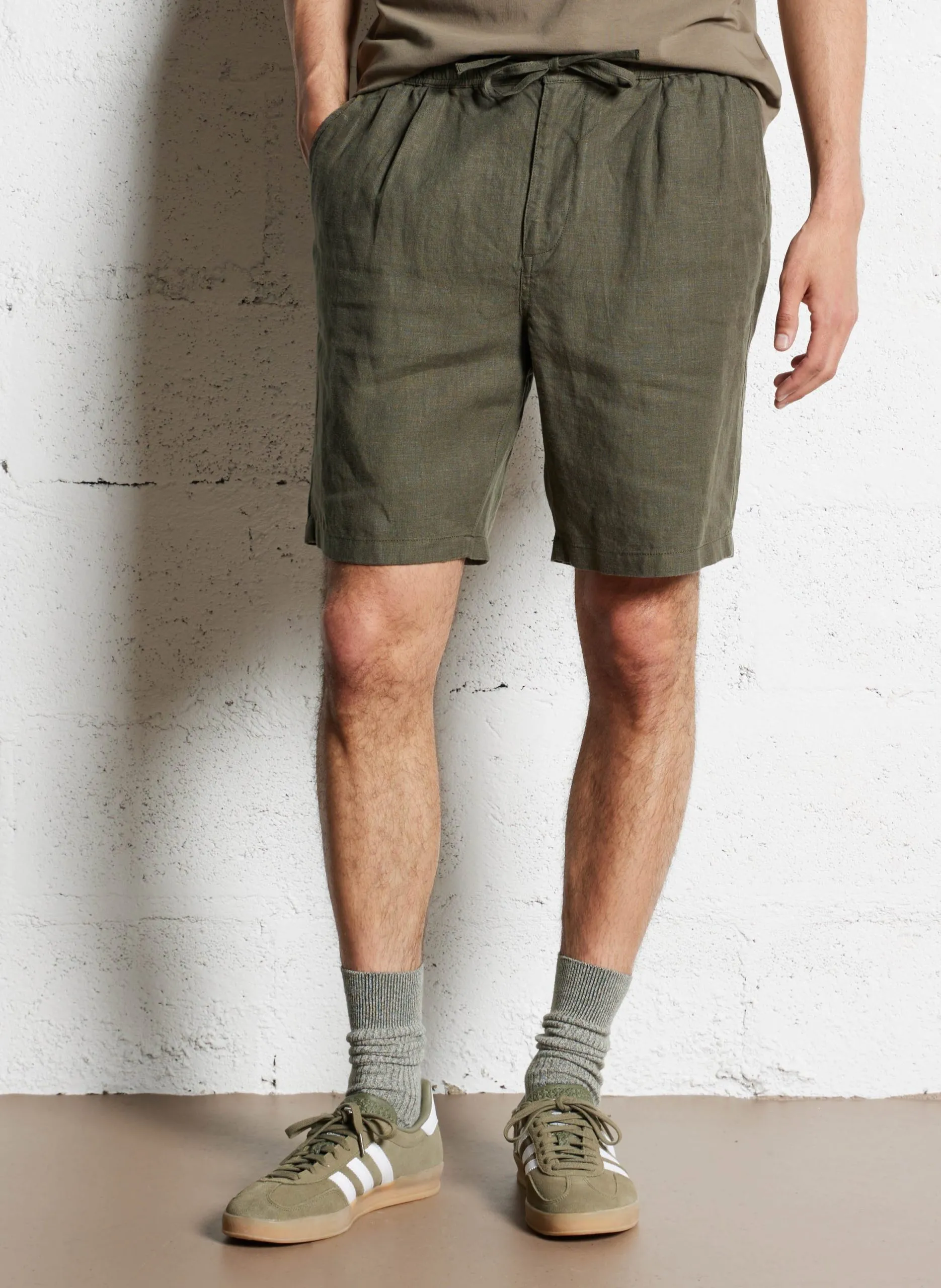 Gerade geschnittene Baumwollshorts Grun