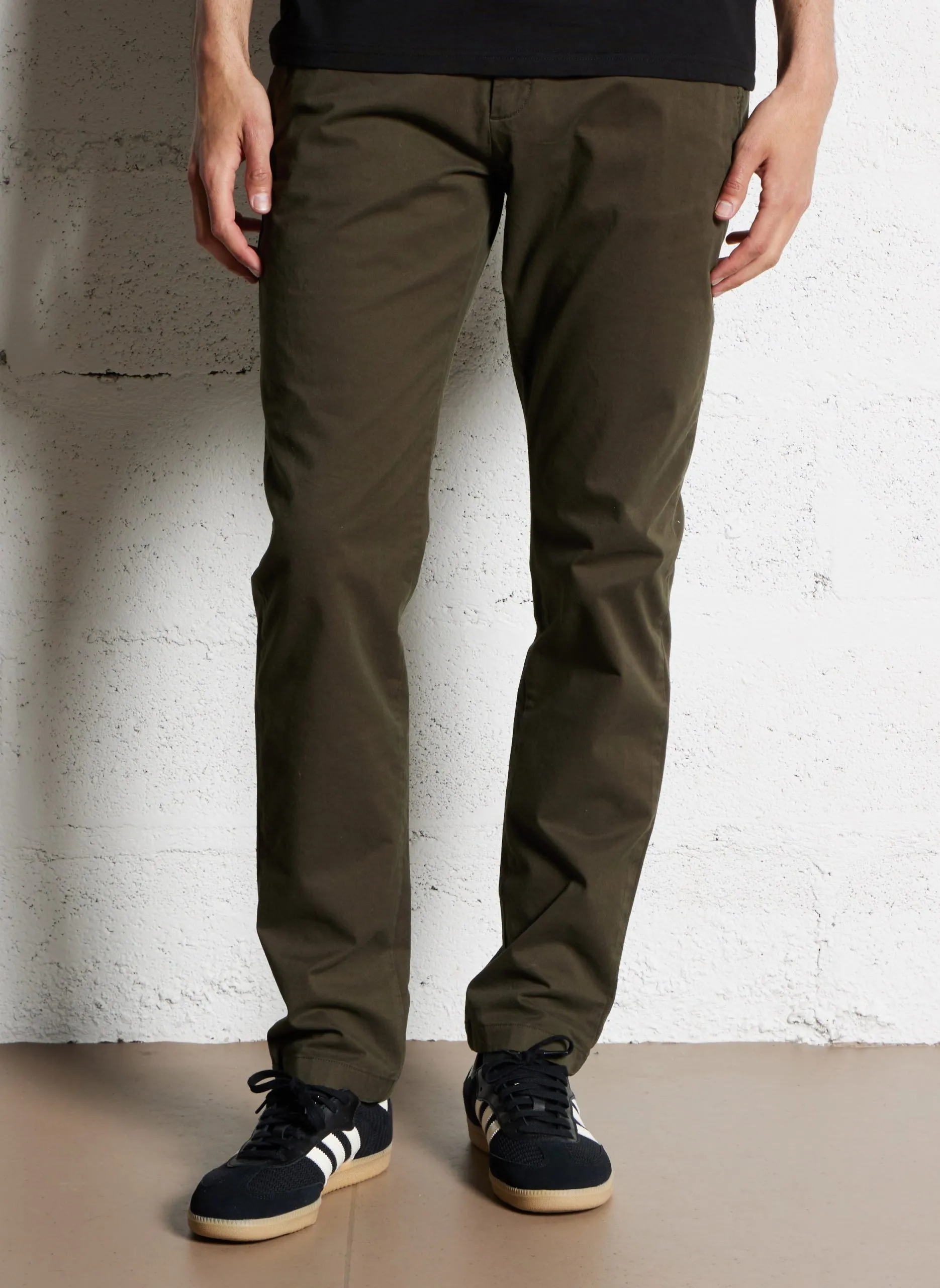 Regular-Fit Chino aus Stretch-Baumwolle Grun