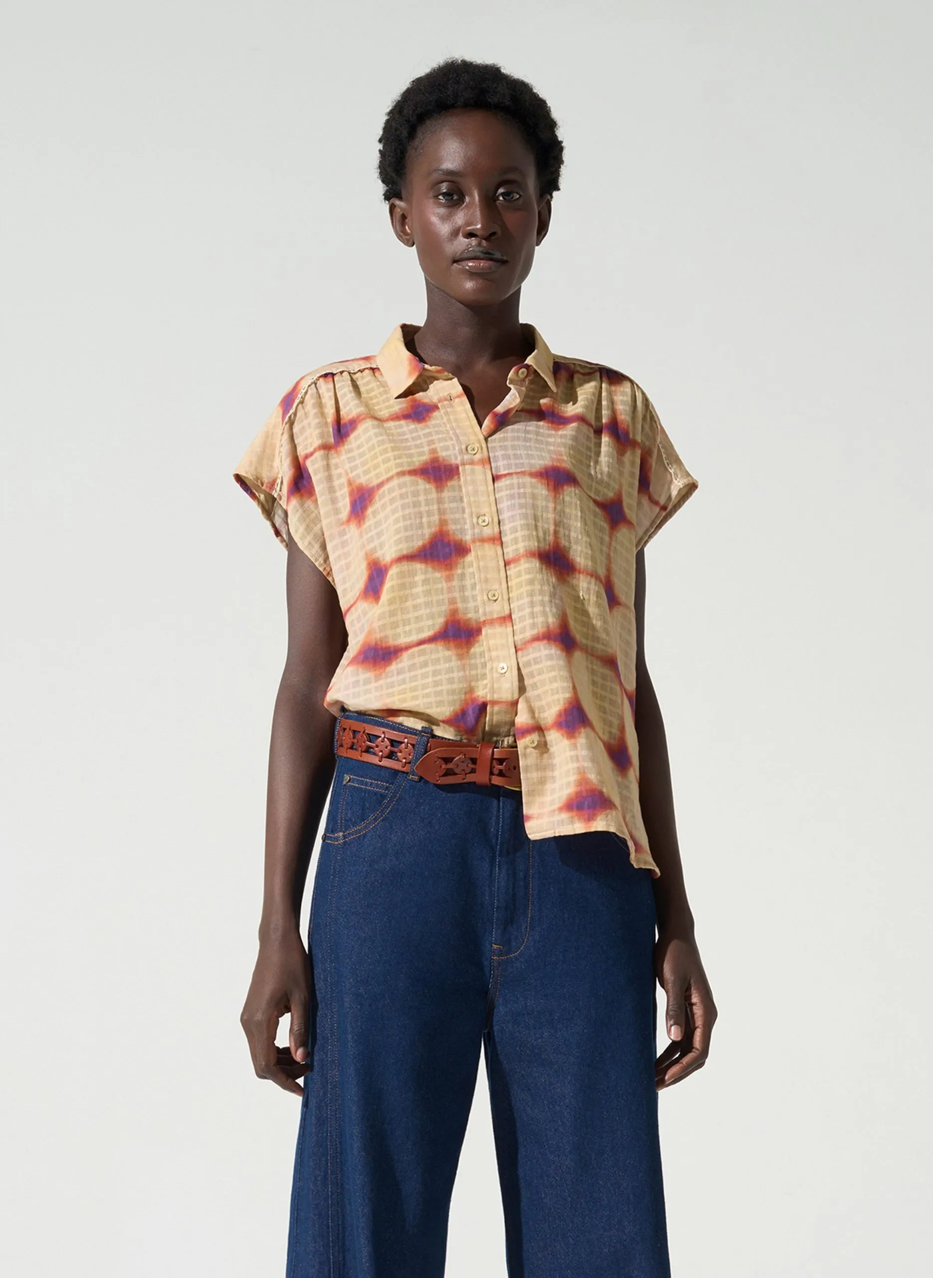 Weit geschnittene Baumwollbluse mit klassischem Kragen Braun