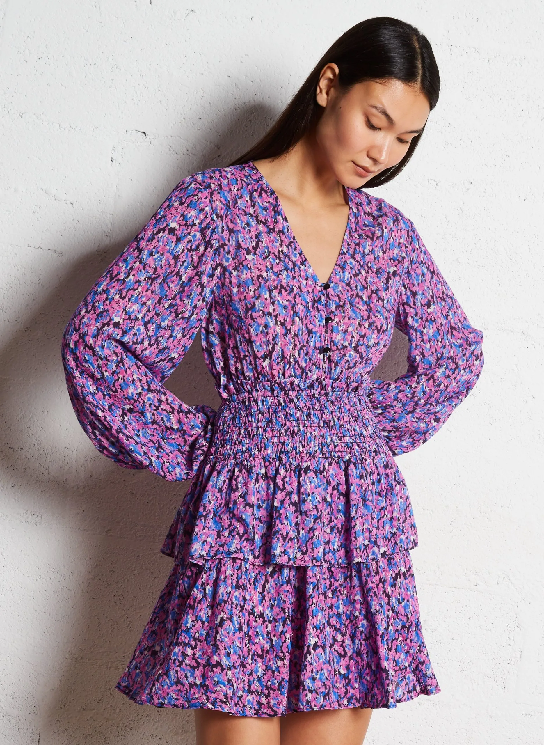 Tailliertes, kurzes Kleid mit V-Ausschnitt Violett ROBERTINA