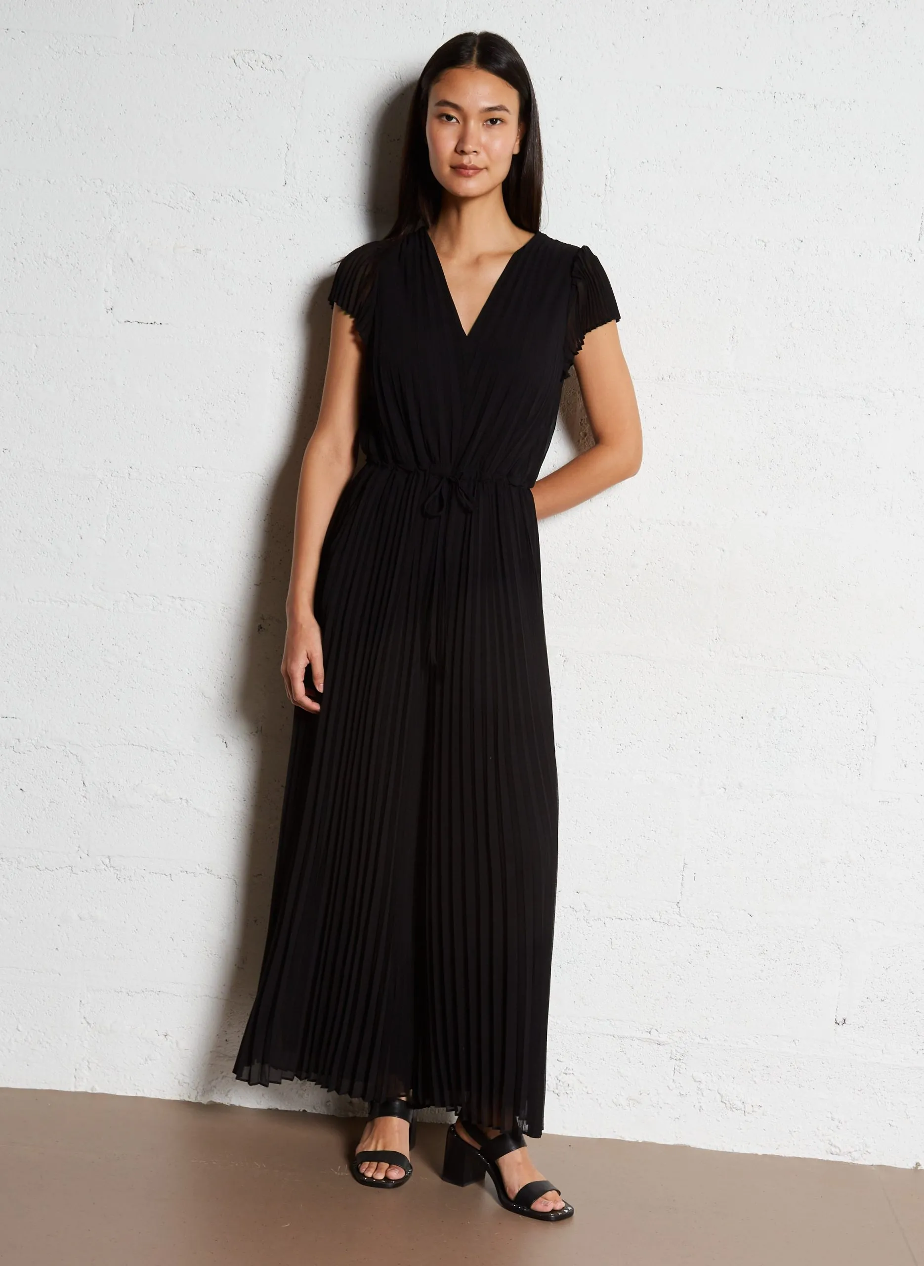 Weiter, plissierter Jumpsuit Schwarz CANALINA