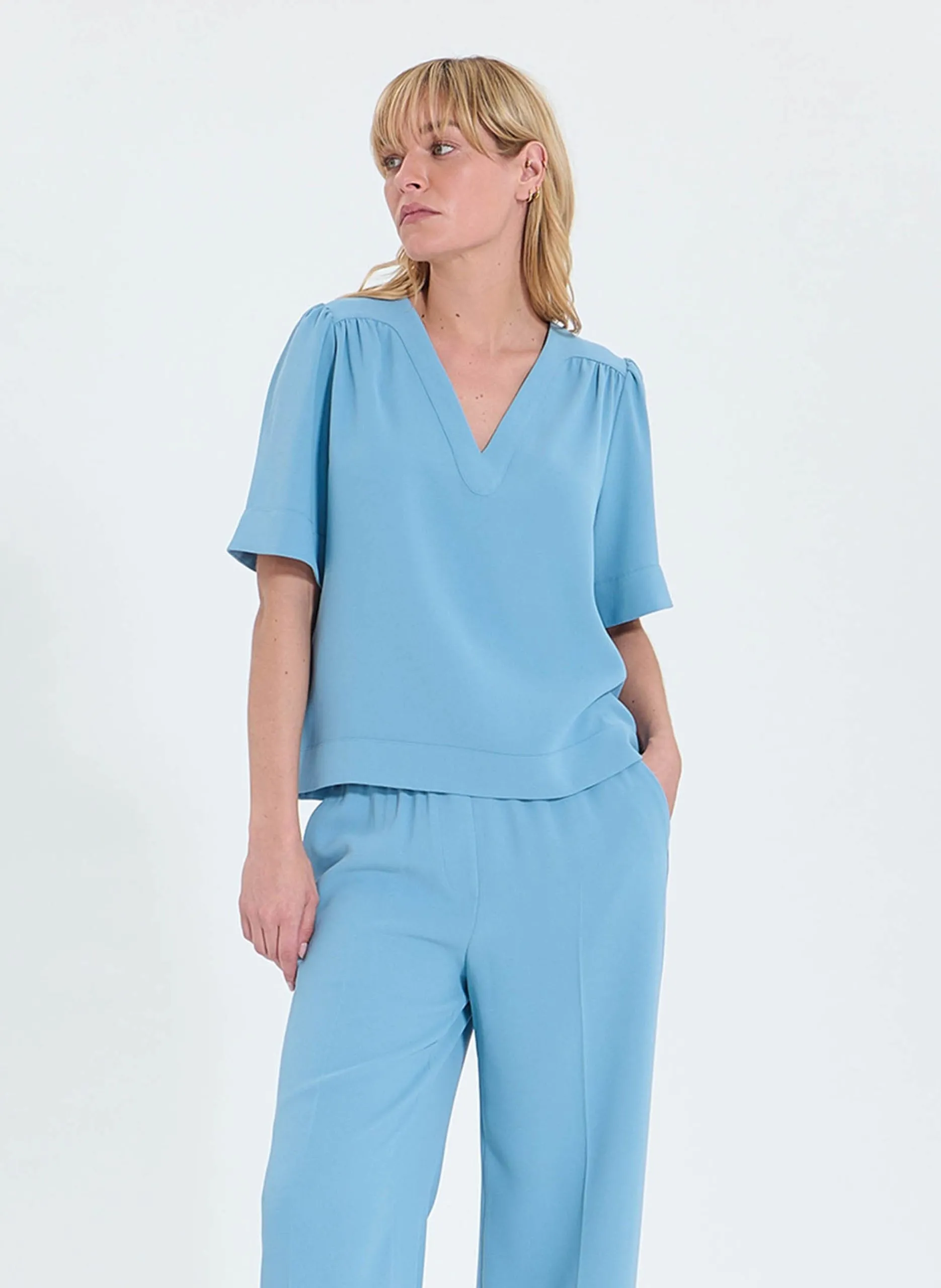 Effy - Oberteil mit V-Ausschnitt Blau TAHIEL