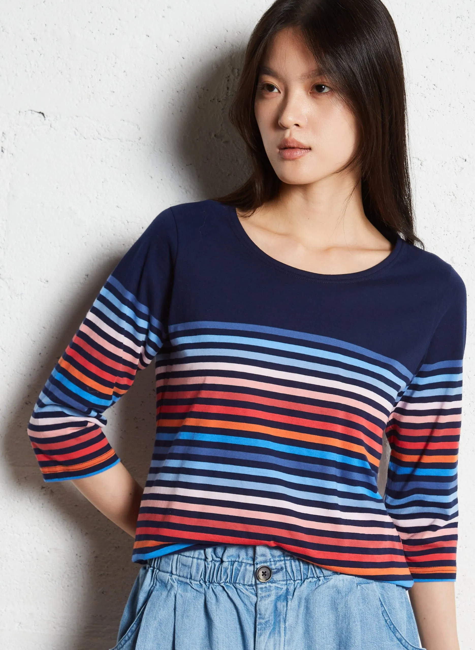 Gerade geschnittenes Rundhals-T-Shirt aus Baumwolle Mehrfarbig