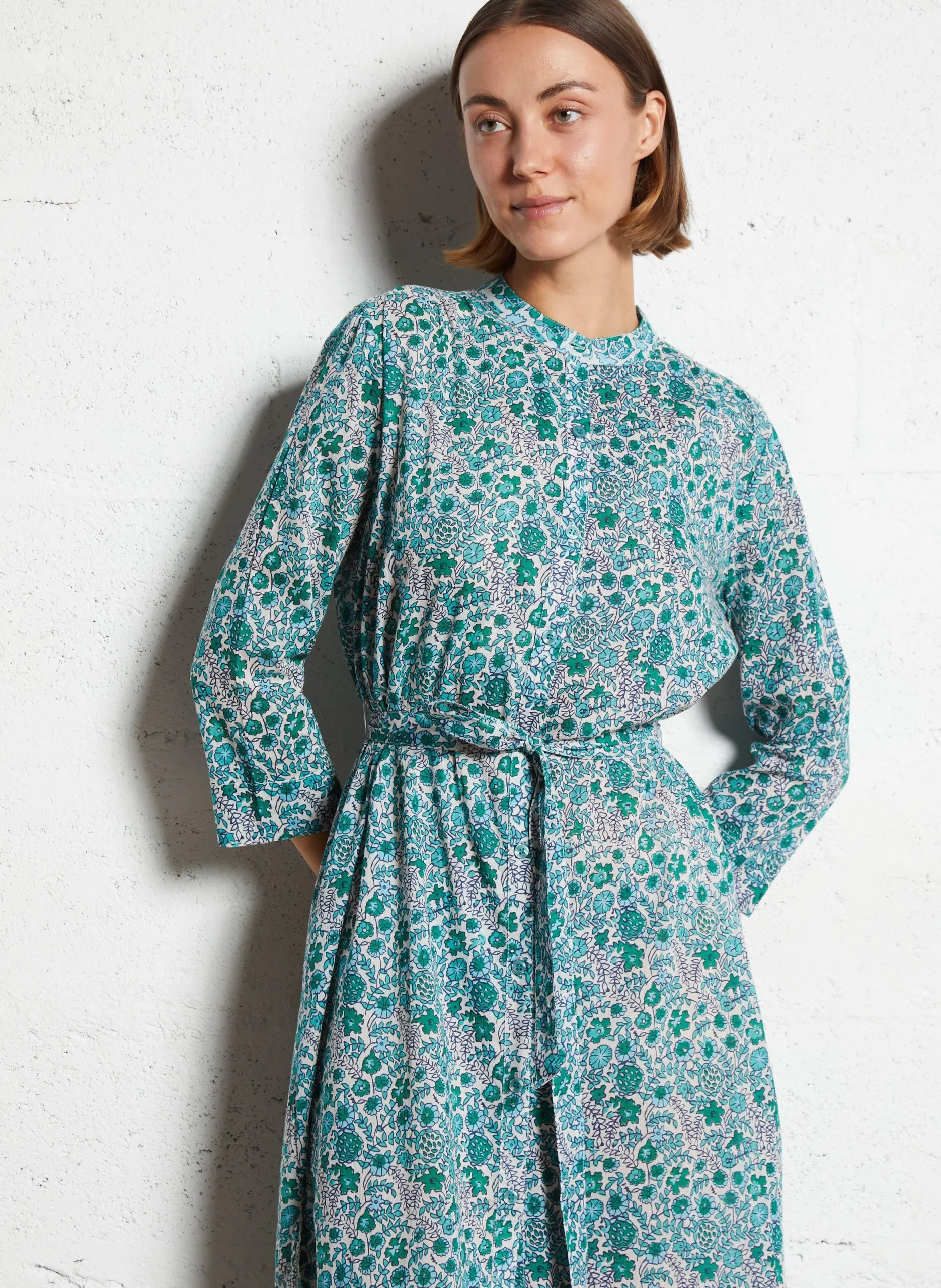 Langes, die mit Mustern gegürtet sind Grun RAMARA