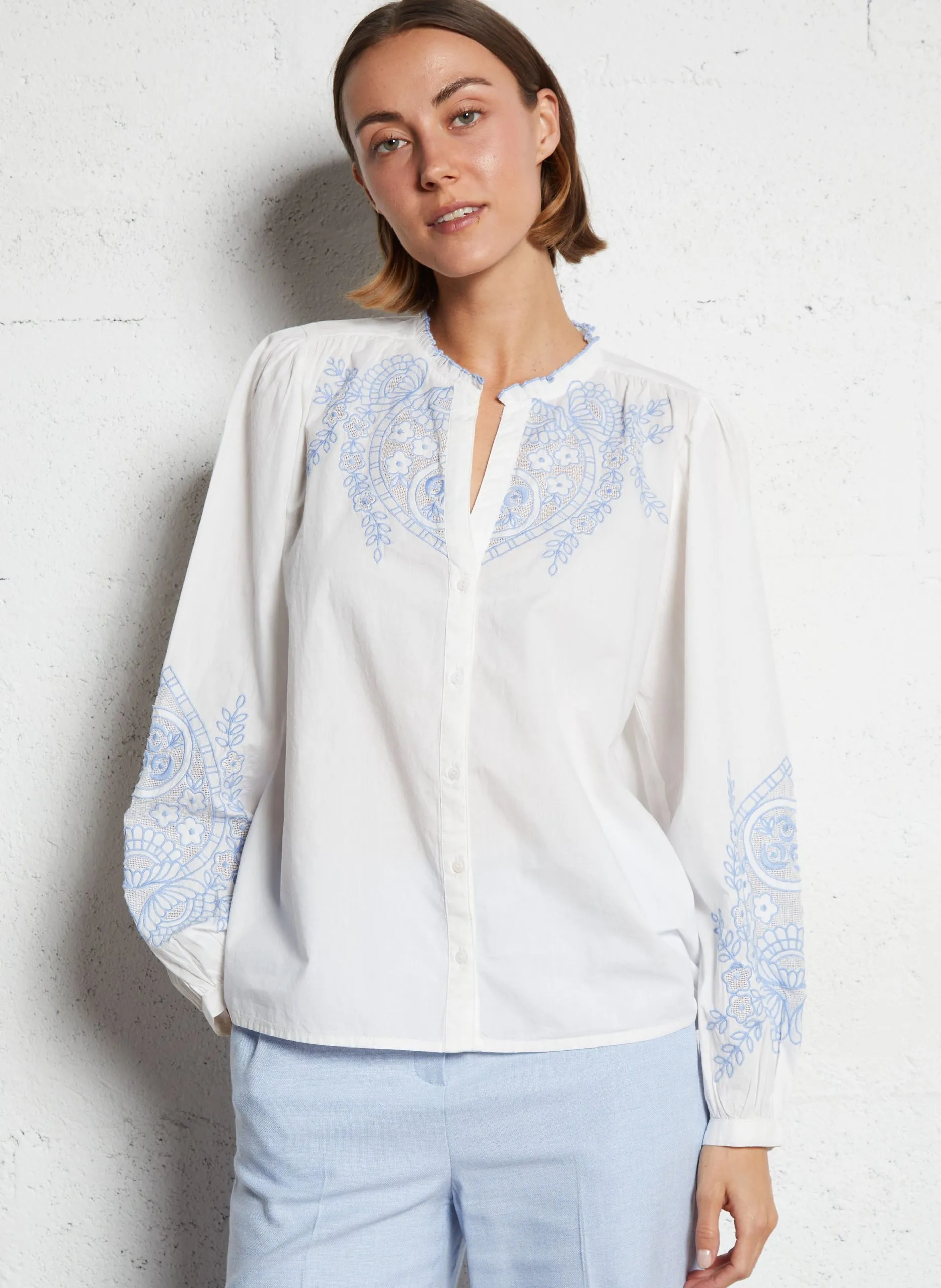 Bestickte Bluse mit Rundhalsausschnitt Weiss PRALINE