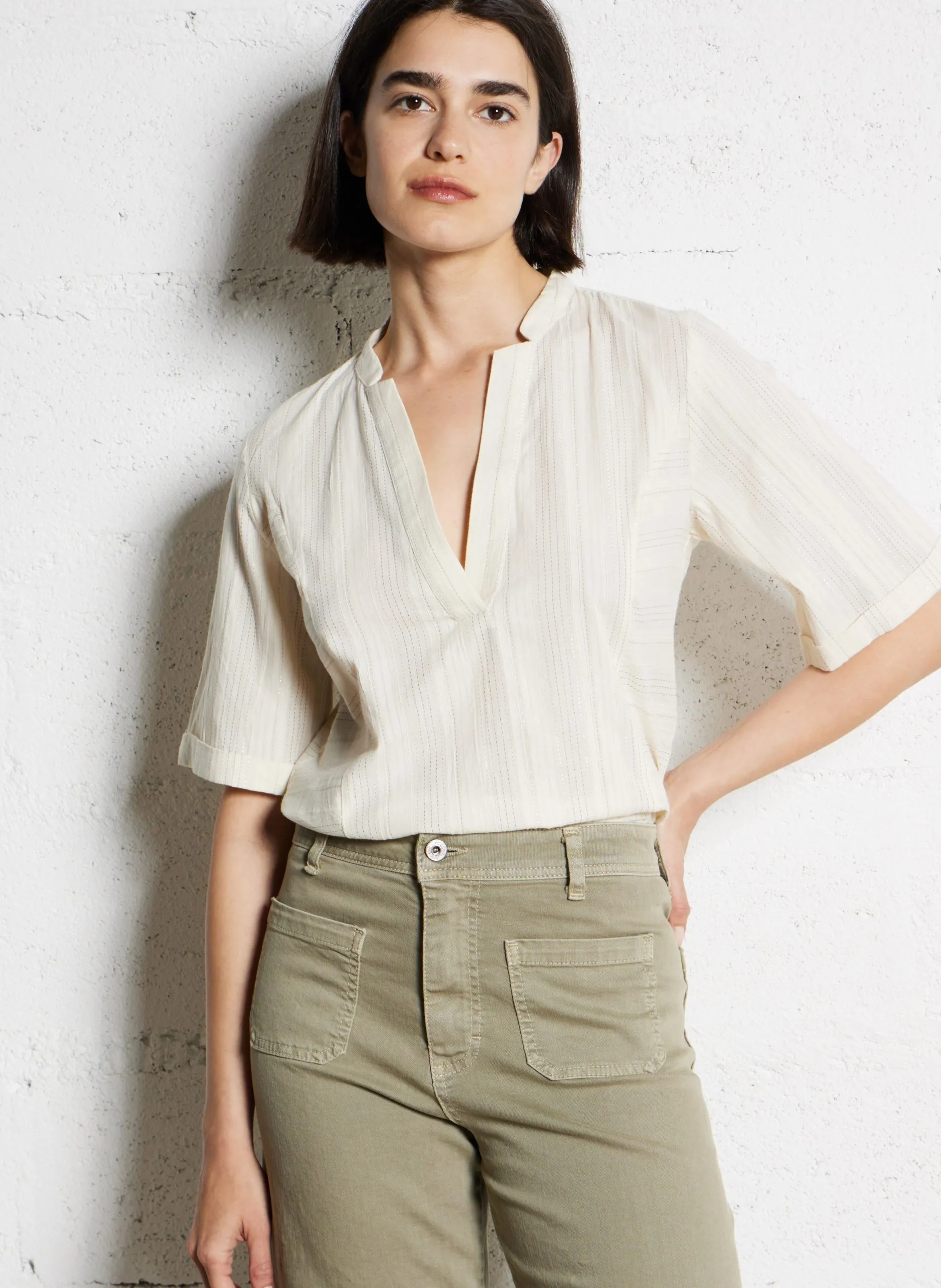 Bluse mit türkischem Kragen und metallischen Fäden Beige