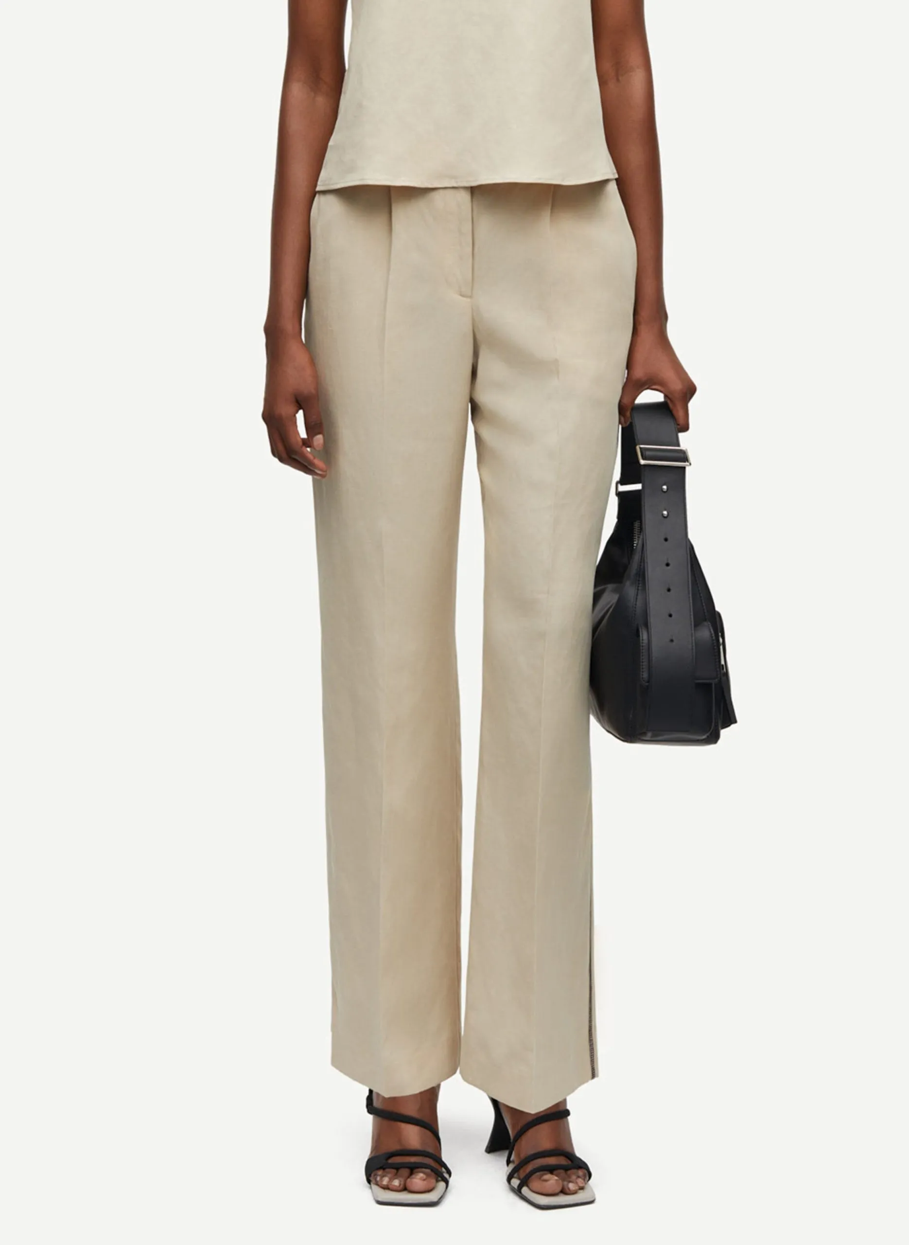 Gerade geschnittene Hose Beige SATOVE